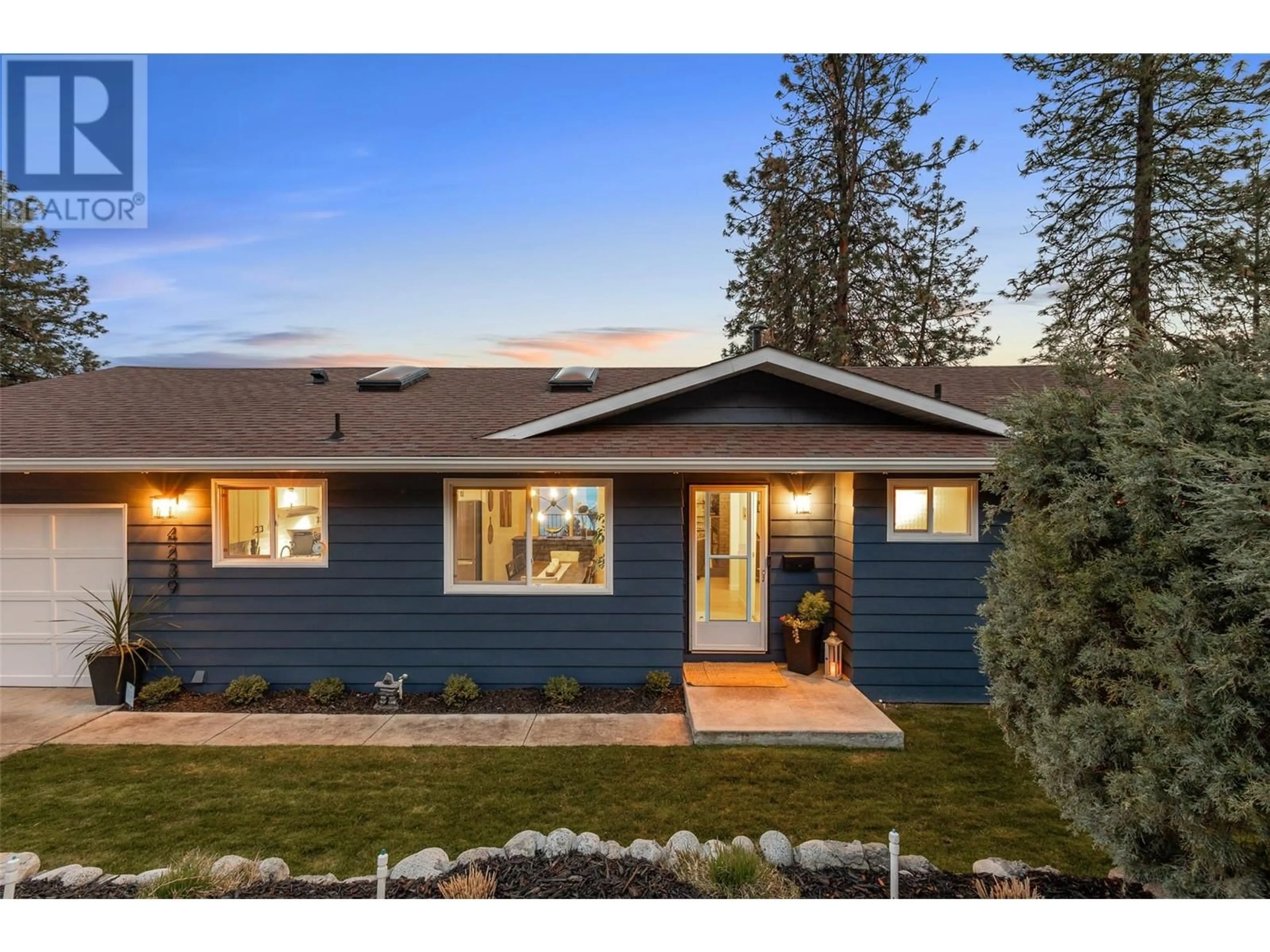 Home with vinyl exterior material, street for 4239 4TH AVENUE, Peachland British Columbia V0H1X5