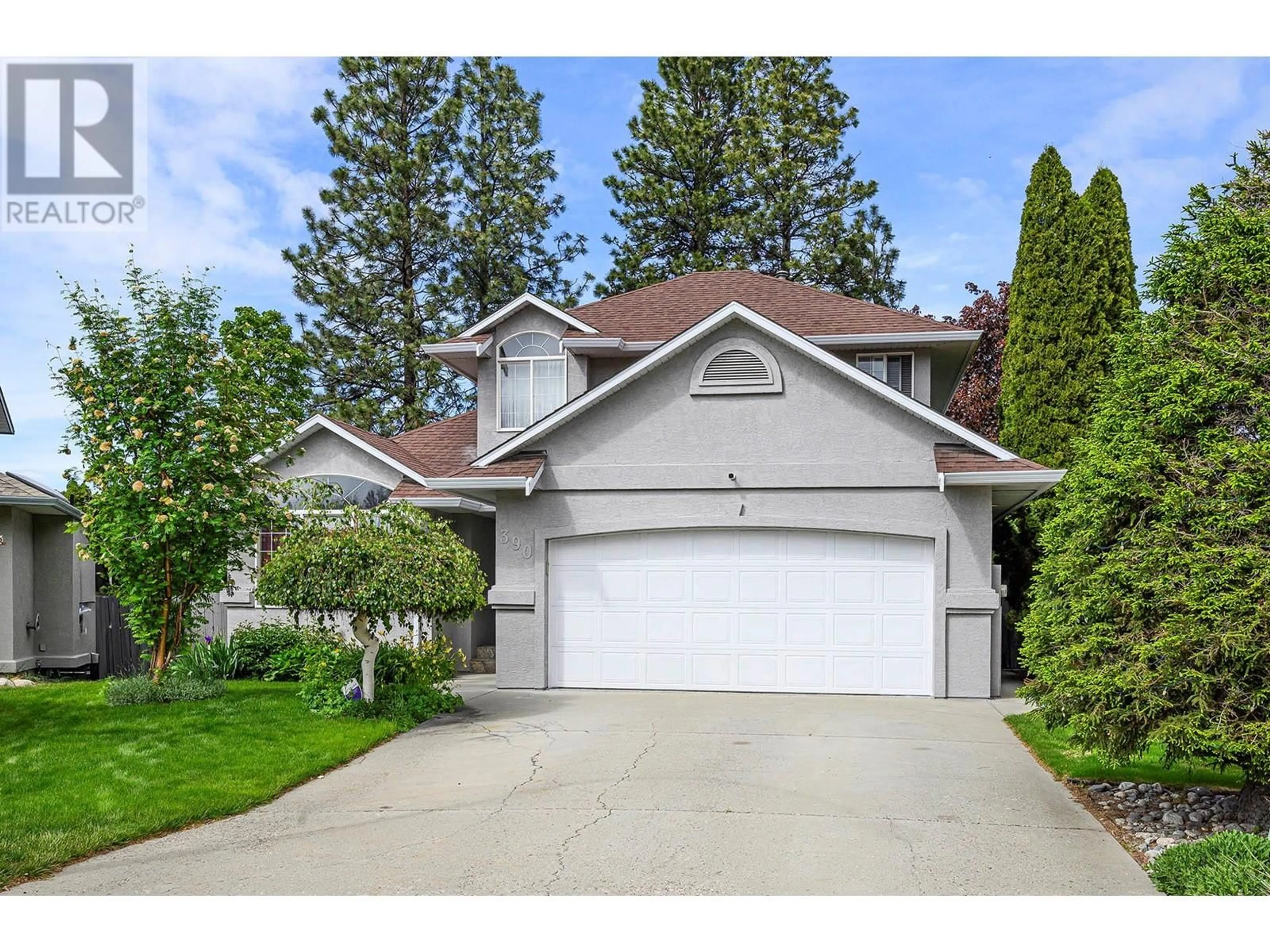 Home with vinyl exterior material, street for 390 SUNHILL COURT, Kamloops British Columbia V2E2P4