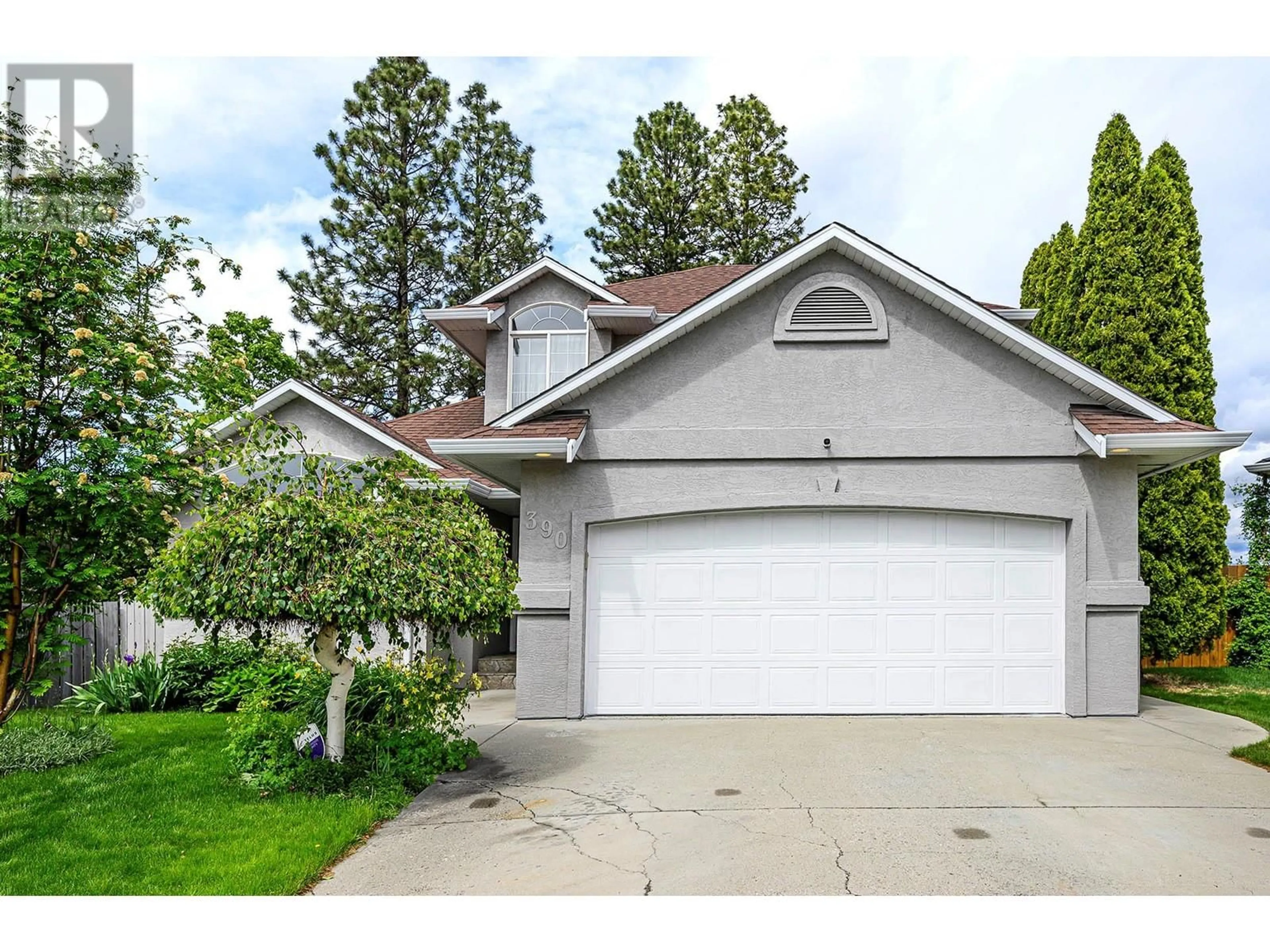 Home with vinyl exterior material, street for 390 SUNHILL COURT, Kamloops British Columbia V2E2P4