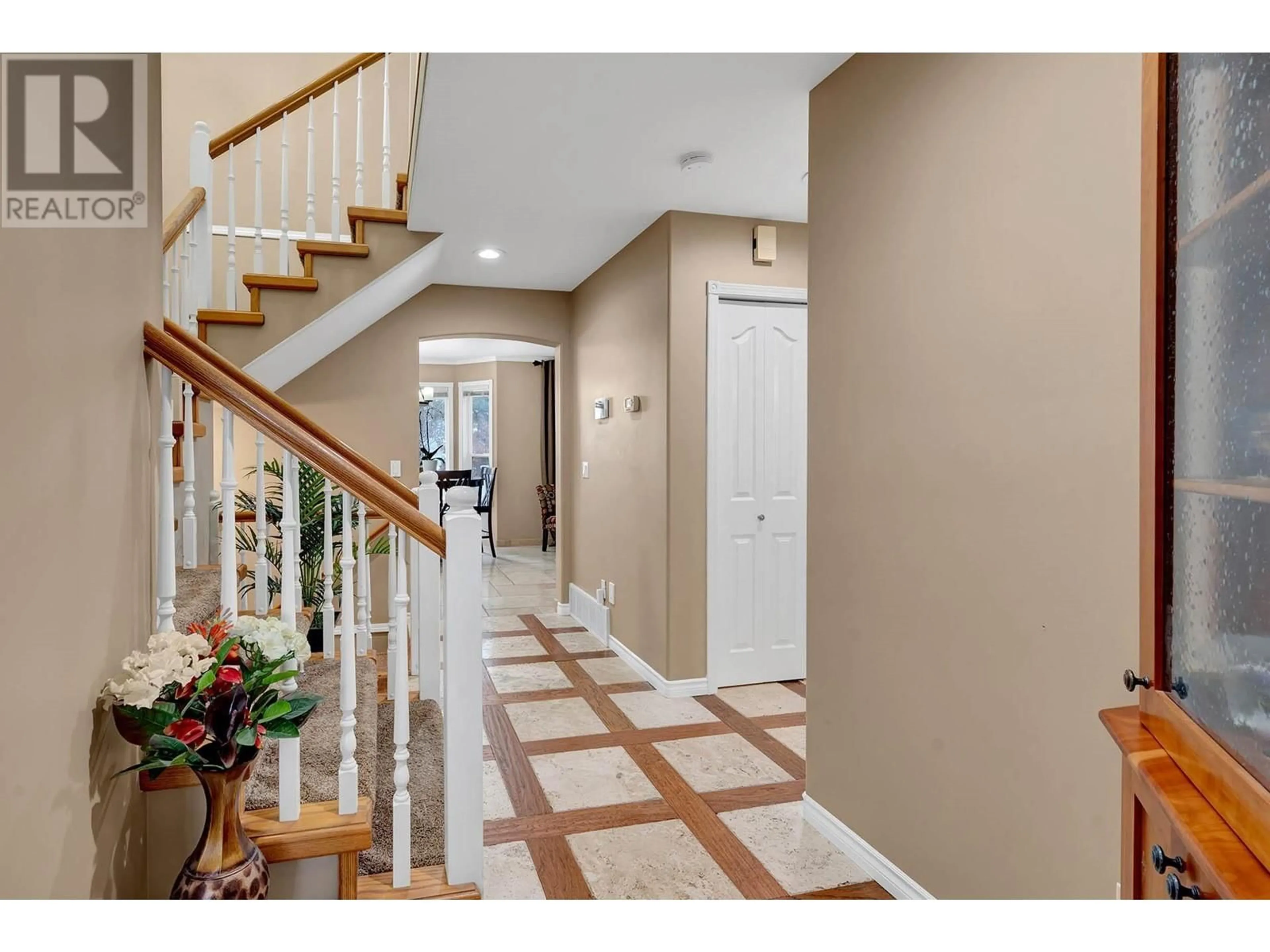 Indoor entryway for 390 SUNHILL COURT, Kamloops British Columbia V2E2P4