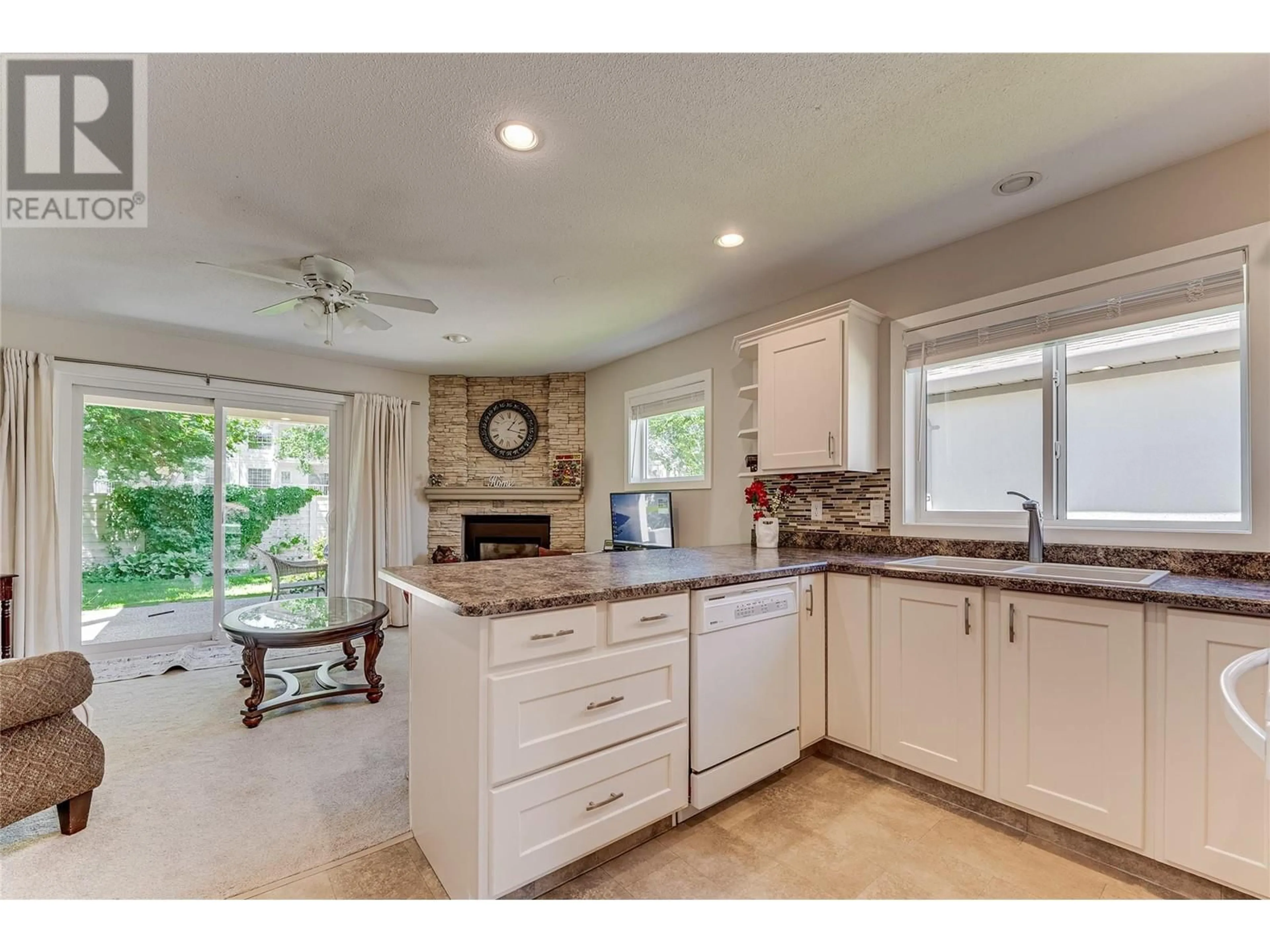 Open concept kitchen, ceramic/tile floor for 8 - 1201 CAMERON AVENUE, Kelowna British Columbia V1Y3R7