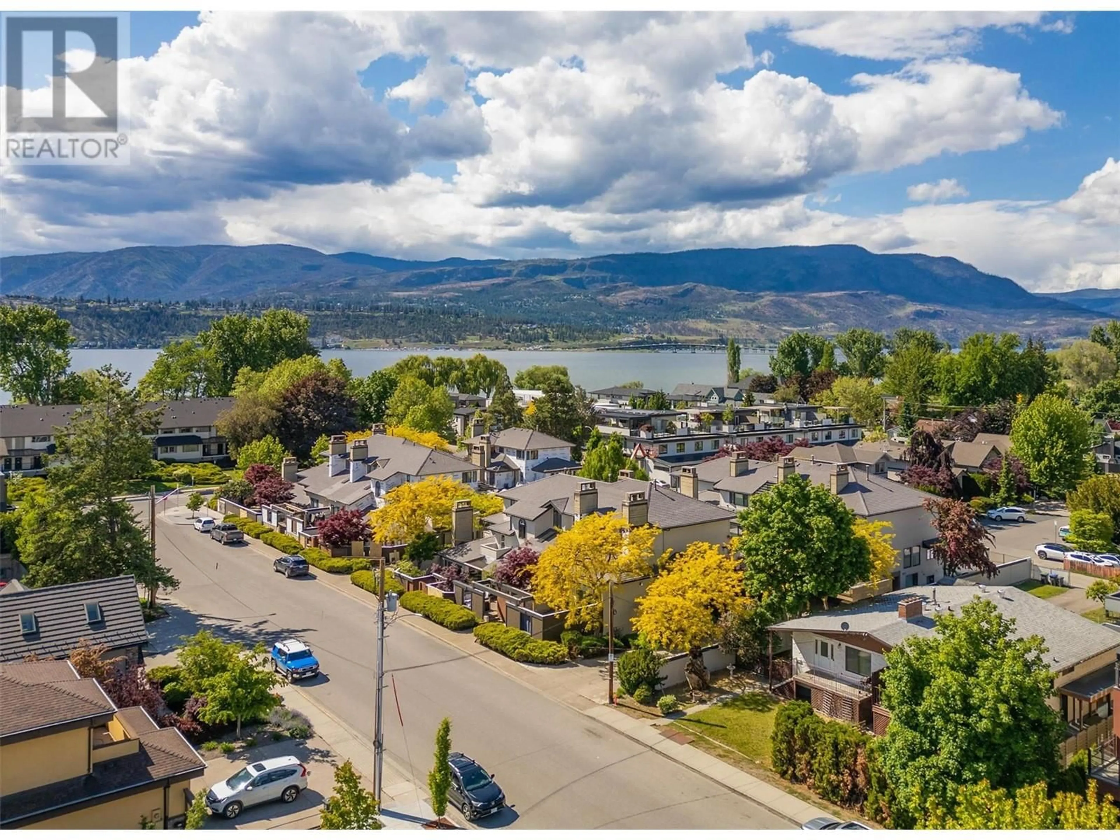 A pic from outside/outdoor area/front of a property/back of a property/a pic from drone, mountain view for 418 WEST AVENUE, Kelowna British Columbia V1Y4Z2