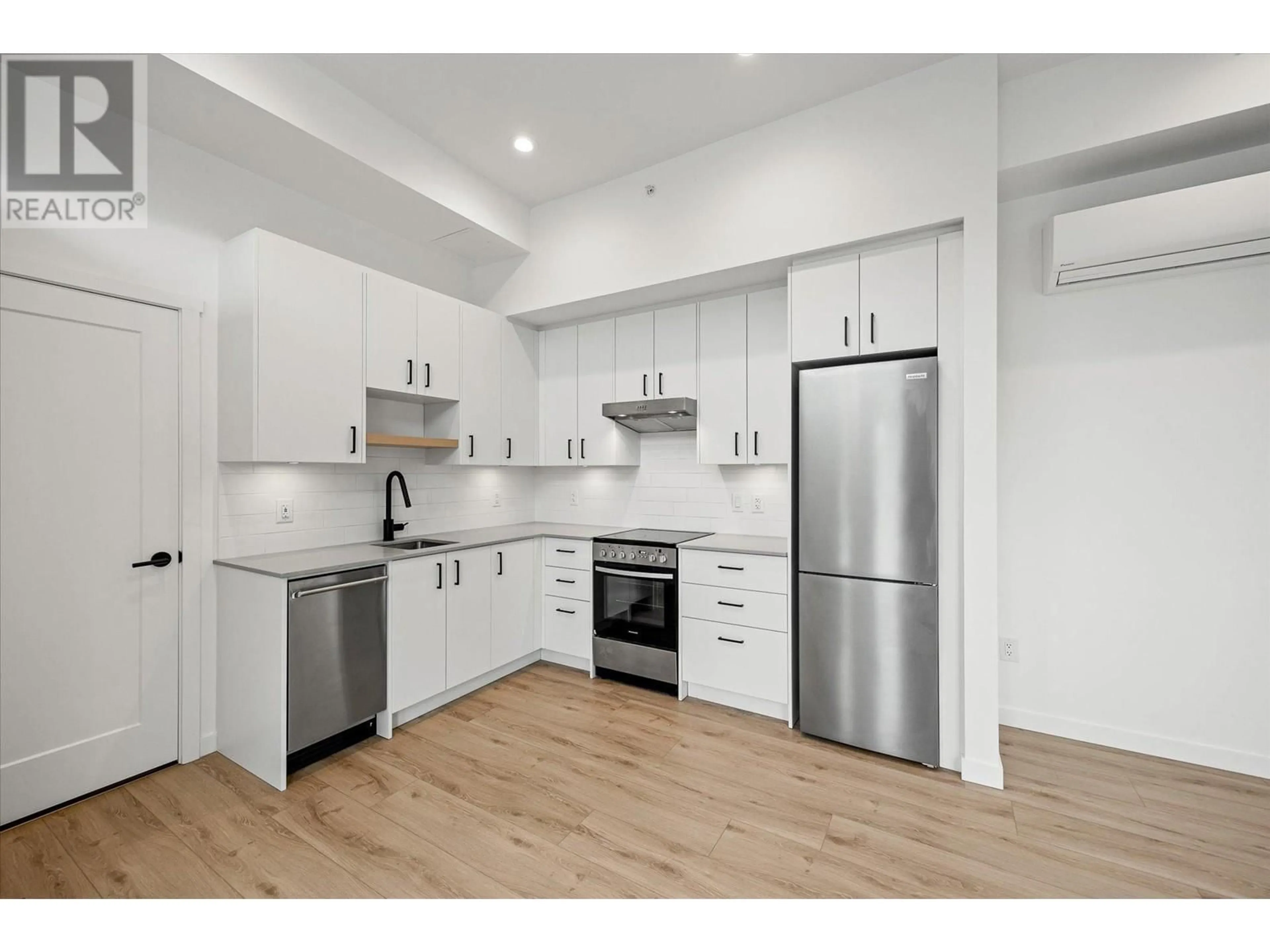 Standard kitchen, wood/laminate floor for 105B - 660 CAWSTON AVENUE, Kelowna British Columbia V1Y9M1