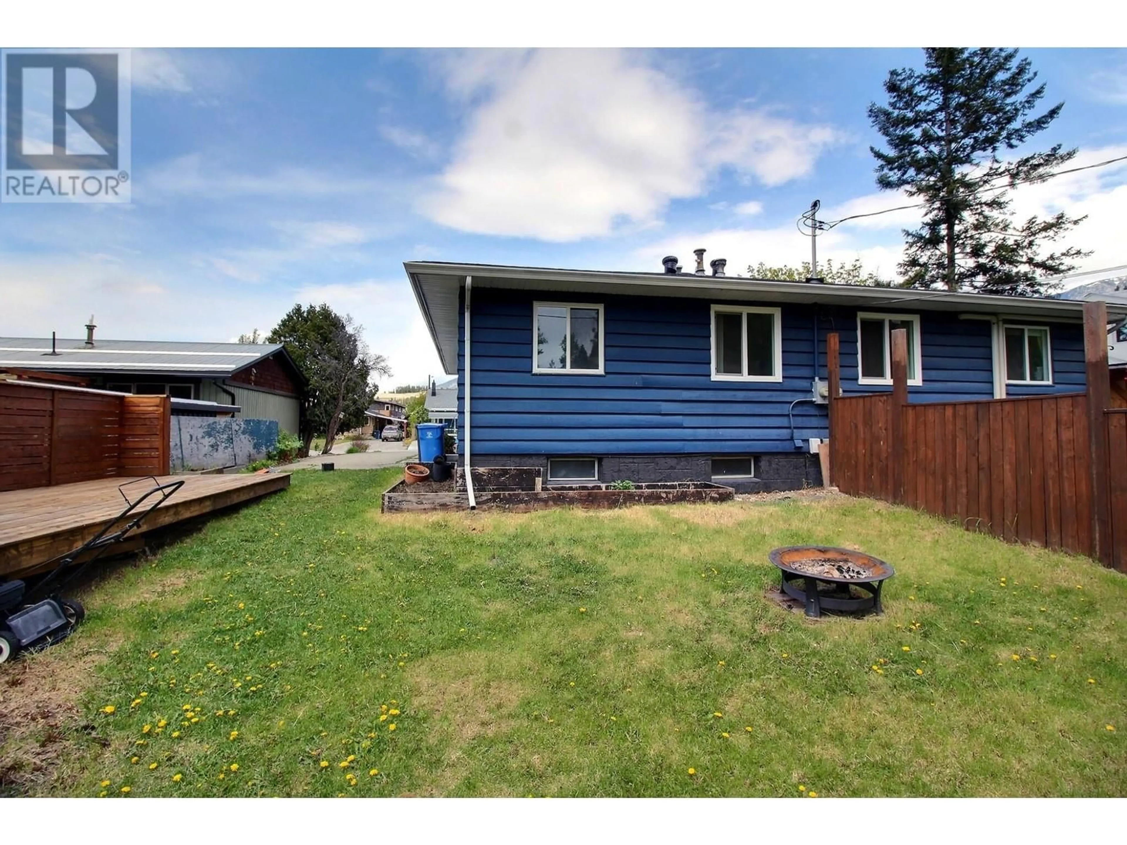 A pic from outside/outdoor area/front of a property/back of a property/a pic from drone, street for 1235 ALEXANDER DRIVE WEST, Golden British Columbia V0A1H0