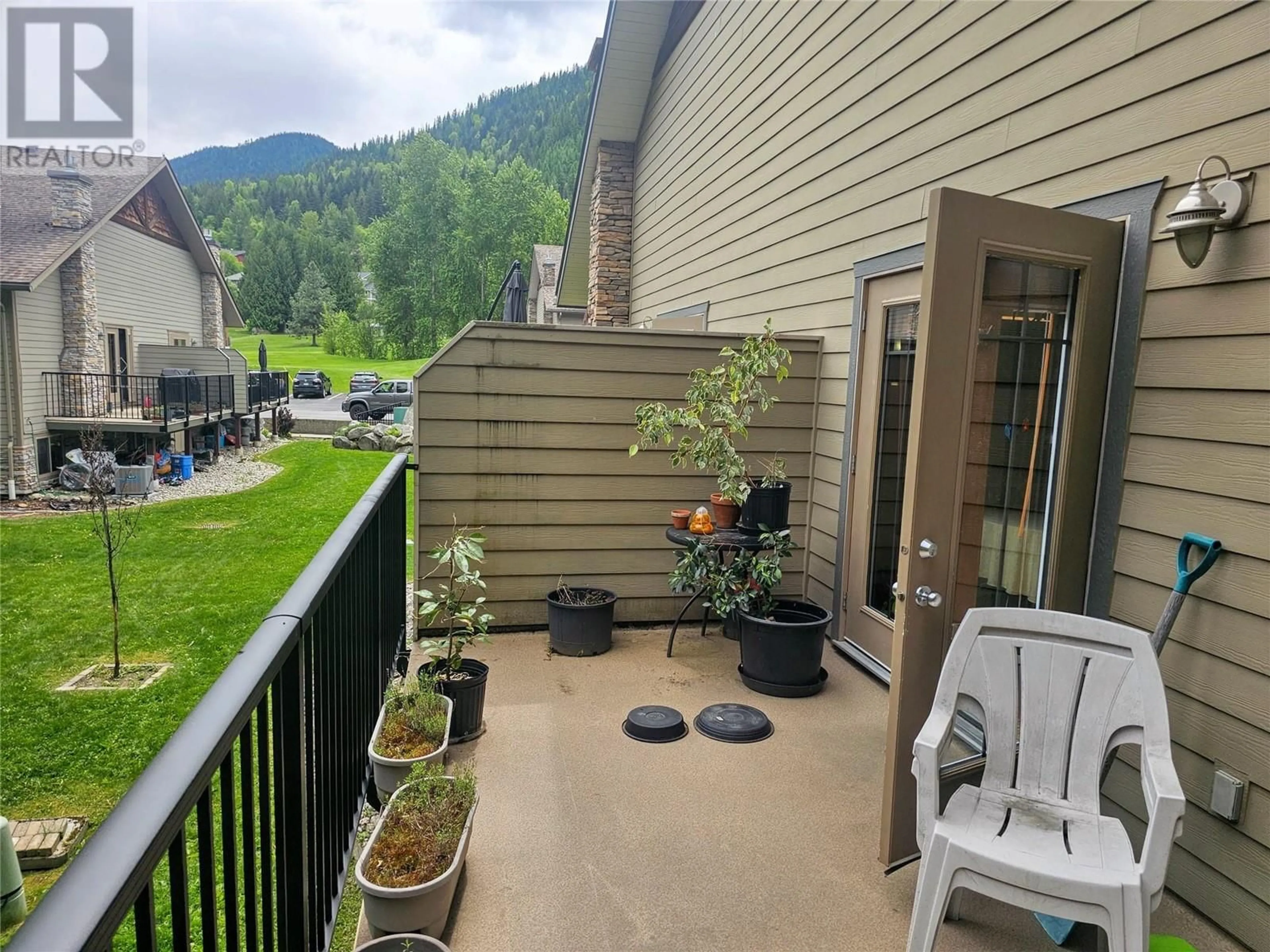 Patio, mountain view for 104 - 1901 CHOQUETTE AVENUE, Nelson British Columbia V1L7B8