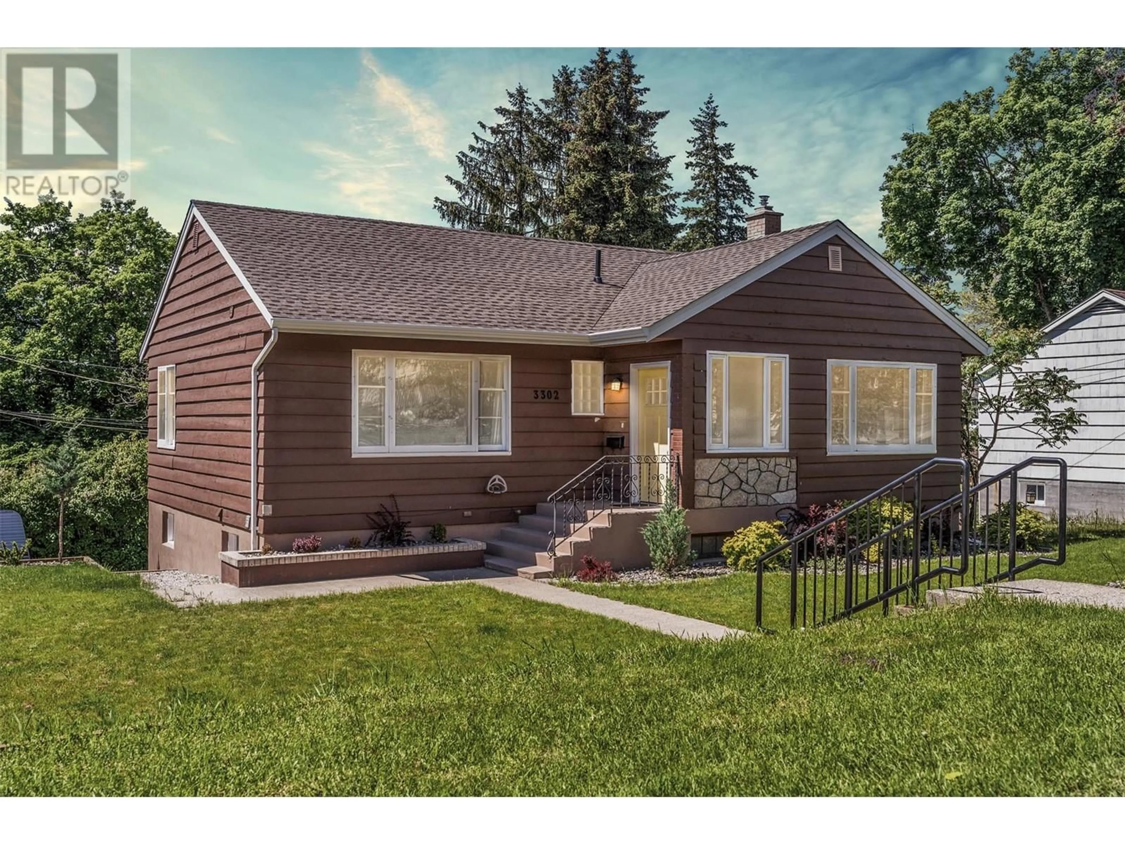 Home with vinyl exterior material, street for 3302 20A STREET, Vernon British Columbia V1T4E9