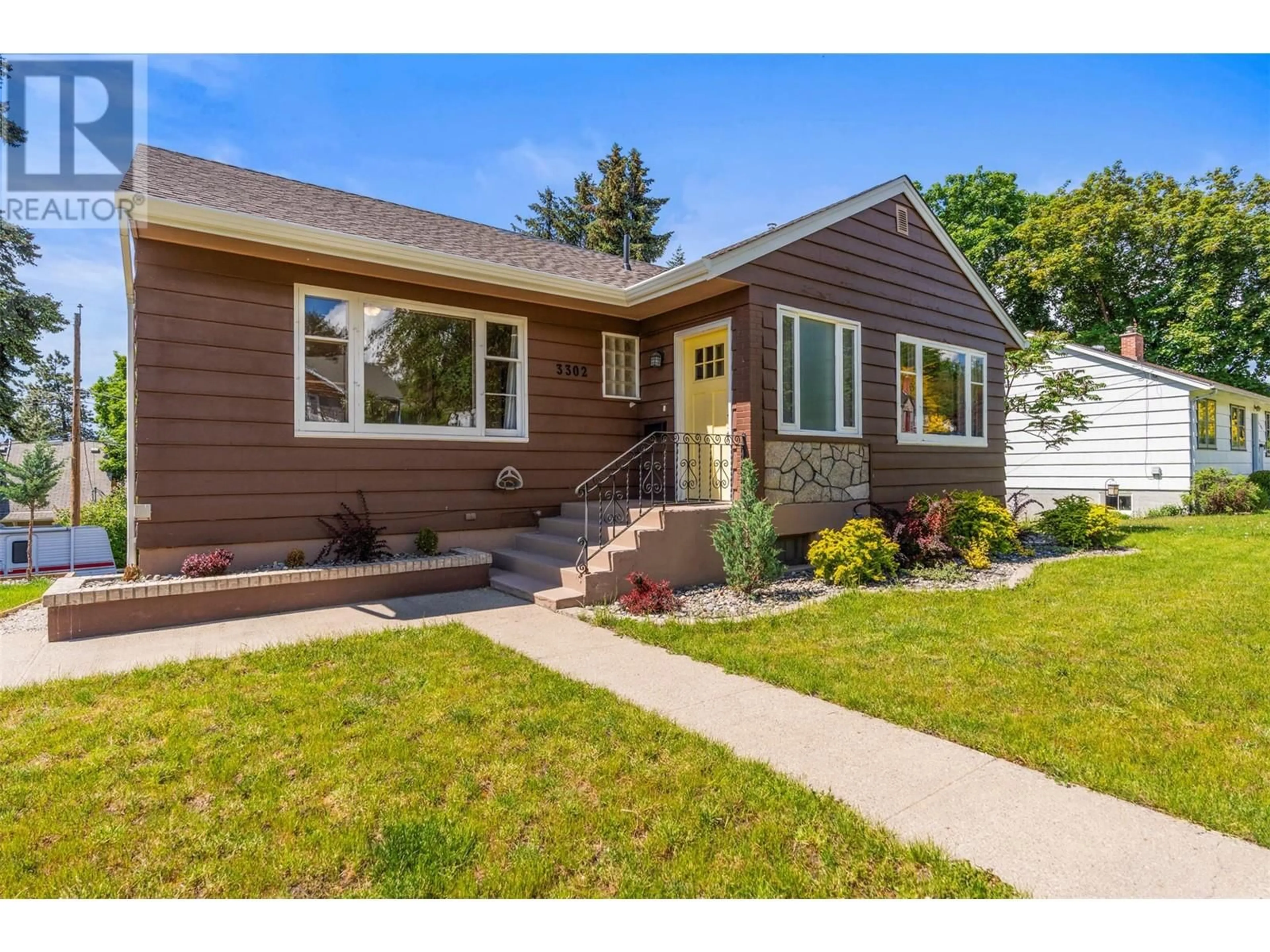 Home with vinyl exterior material, street for 3302 20A STREET, Vernon British Columbia V1T4E9
