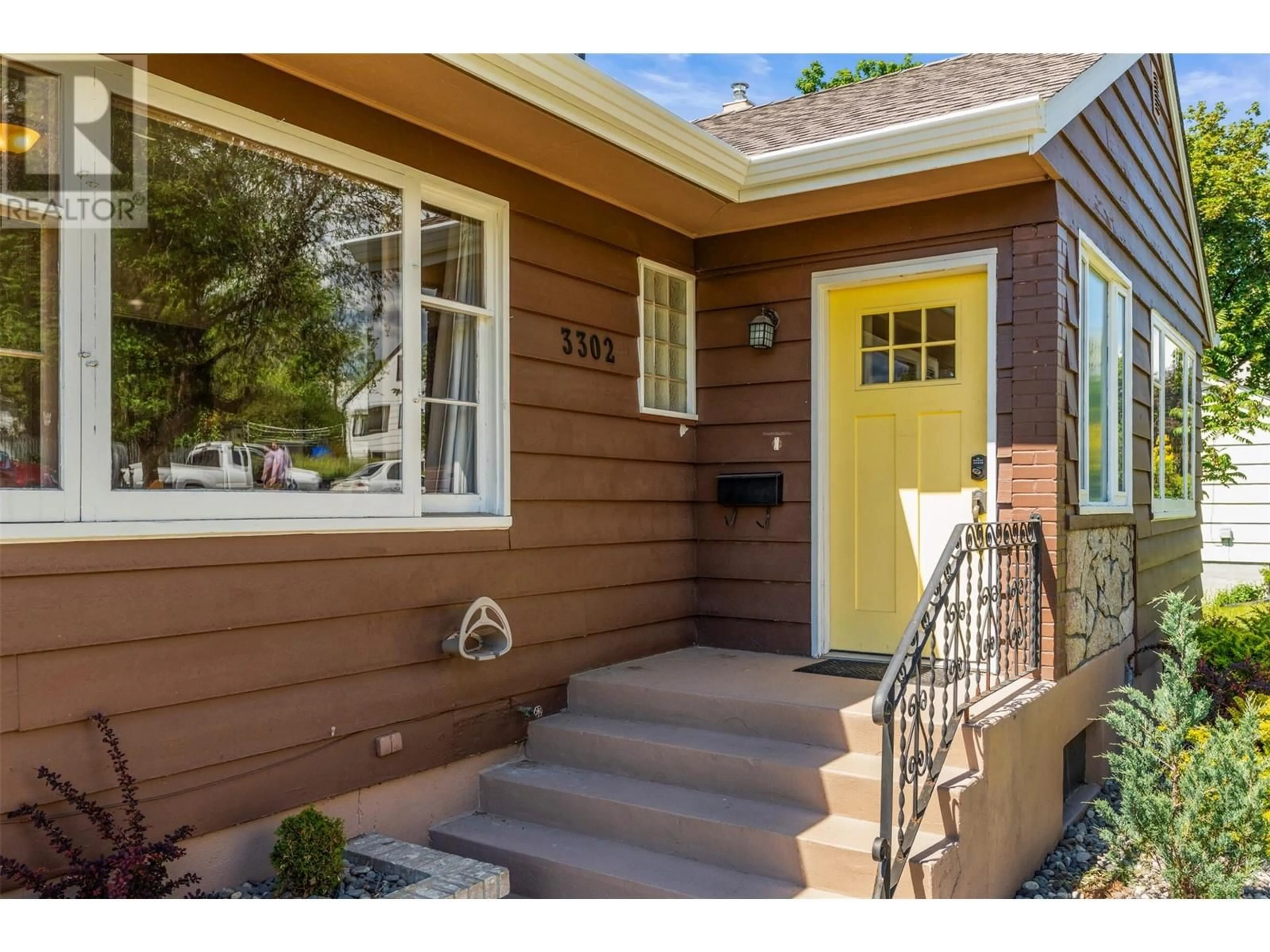 Indoor entryway for 3302 20A STREET, Vernon British Columbia V1T4E9