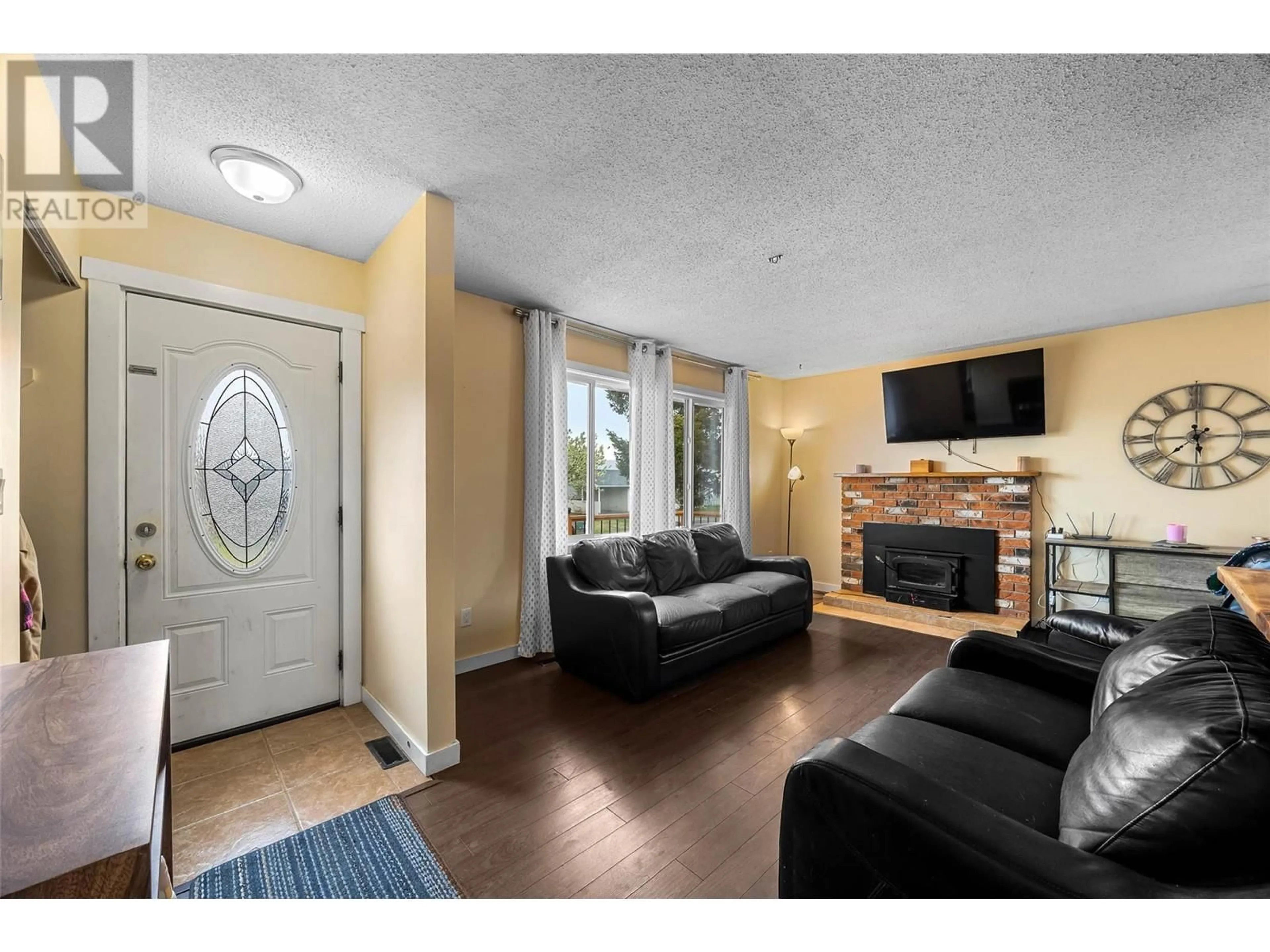 Living room with furniture, unknown for 423 OPAL DRIVE, Logan Lake British Columbia V0K1W0
