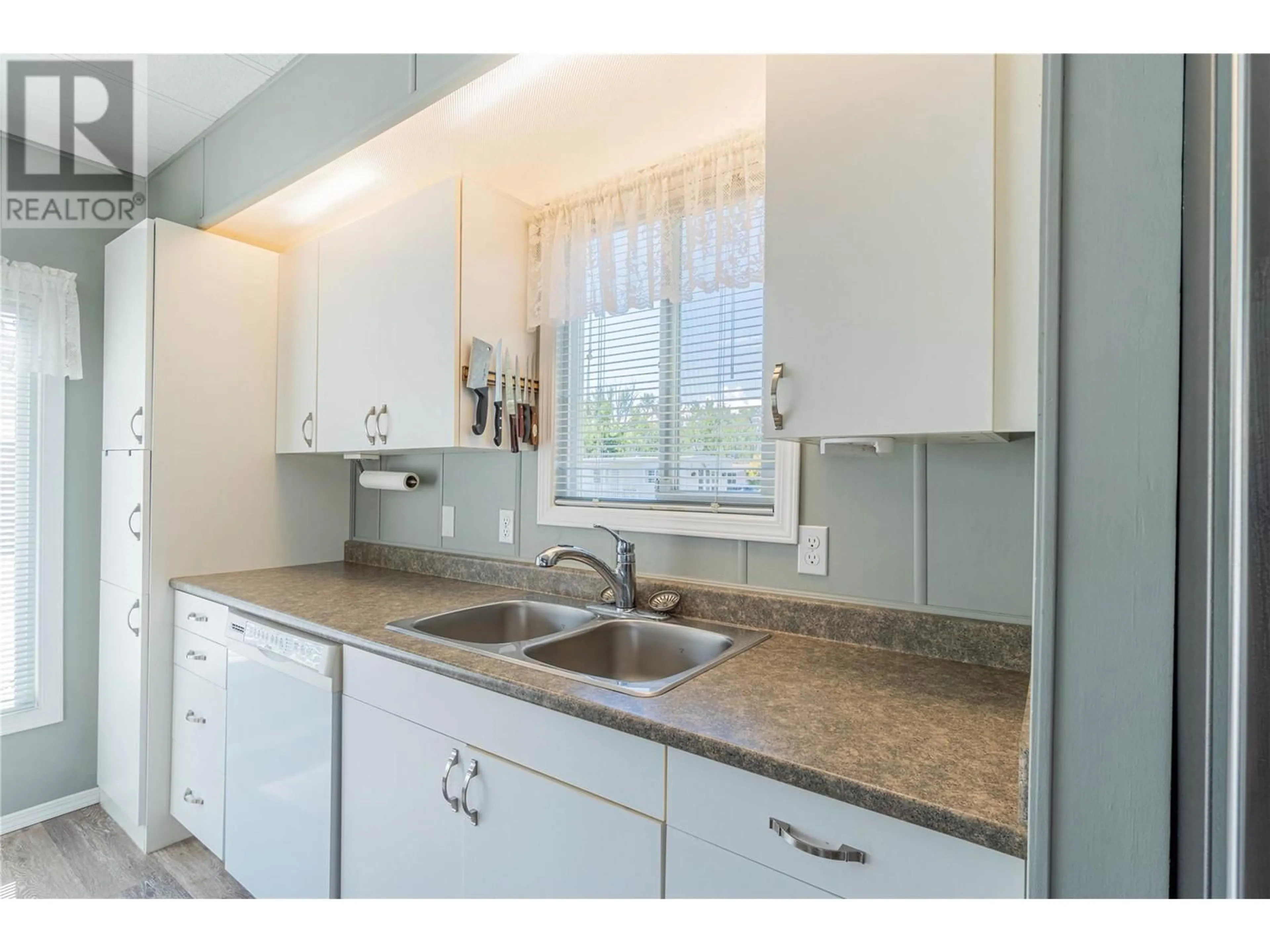 Standard kitchen, ceramic/tile floor for 27 - 2400 OAKDALE WAY, Kamloops British Columbia V2B6W7