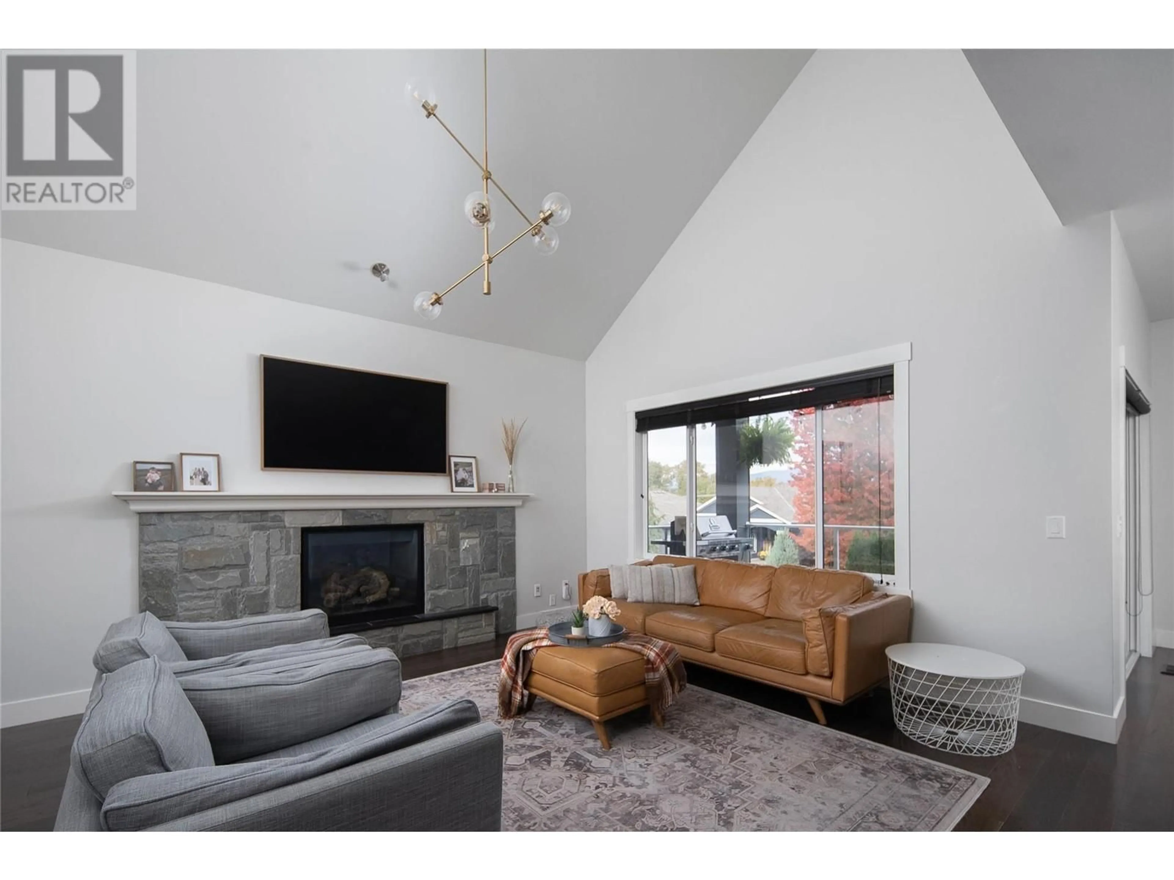 Living room with furniture, unknown for 5084 SEON CRESCENT, Kelowna British Columbia V1W5G8