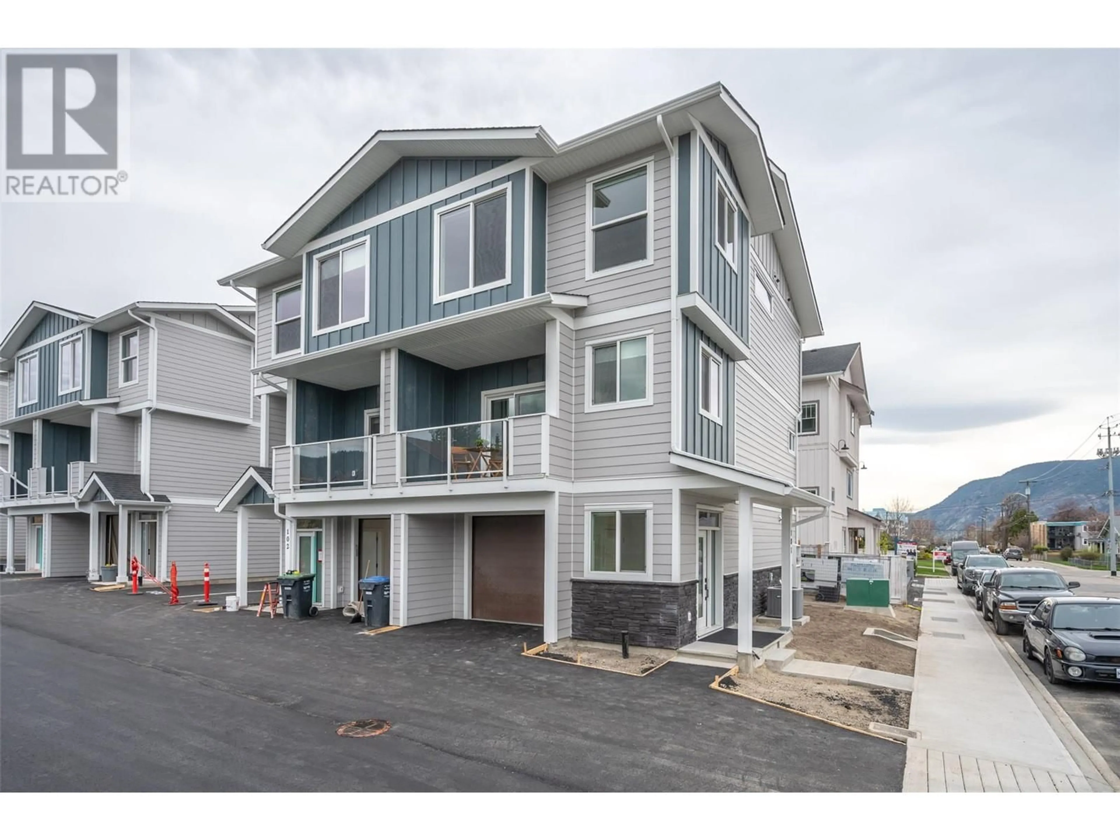 Home with vinyl exterior material, mountain view for 104 - 770 ARGYLE STREET, Penticton British Columbia V2A5N7