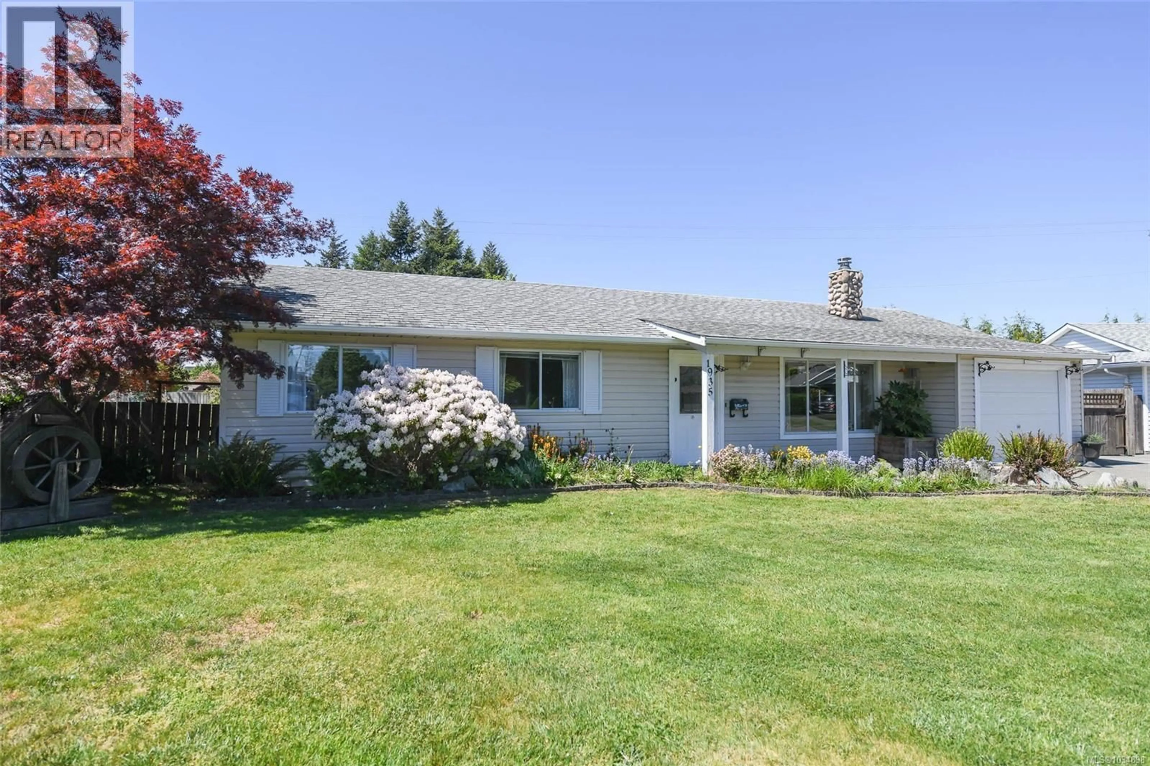 Home with vinyl exterior material, street for 1935 MERINO PLACE, Comox British Columbia V9M3X7