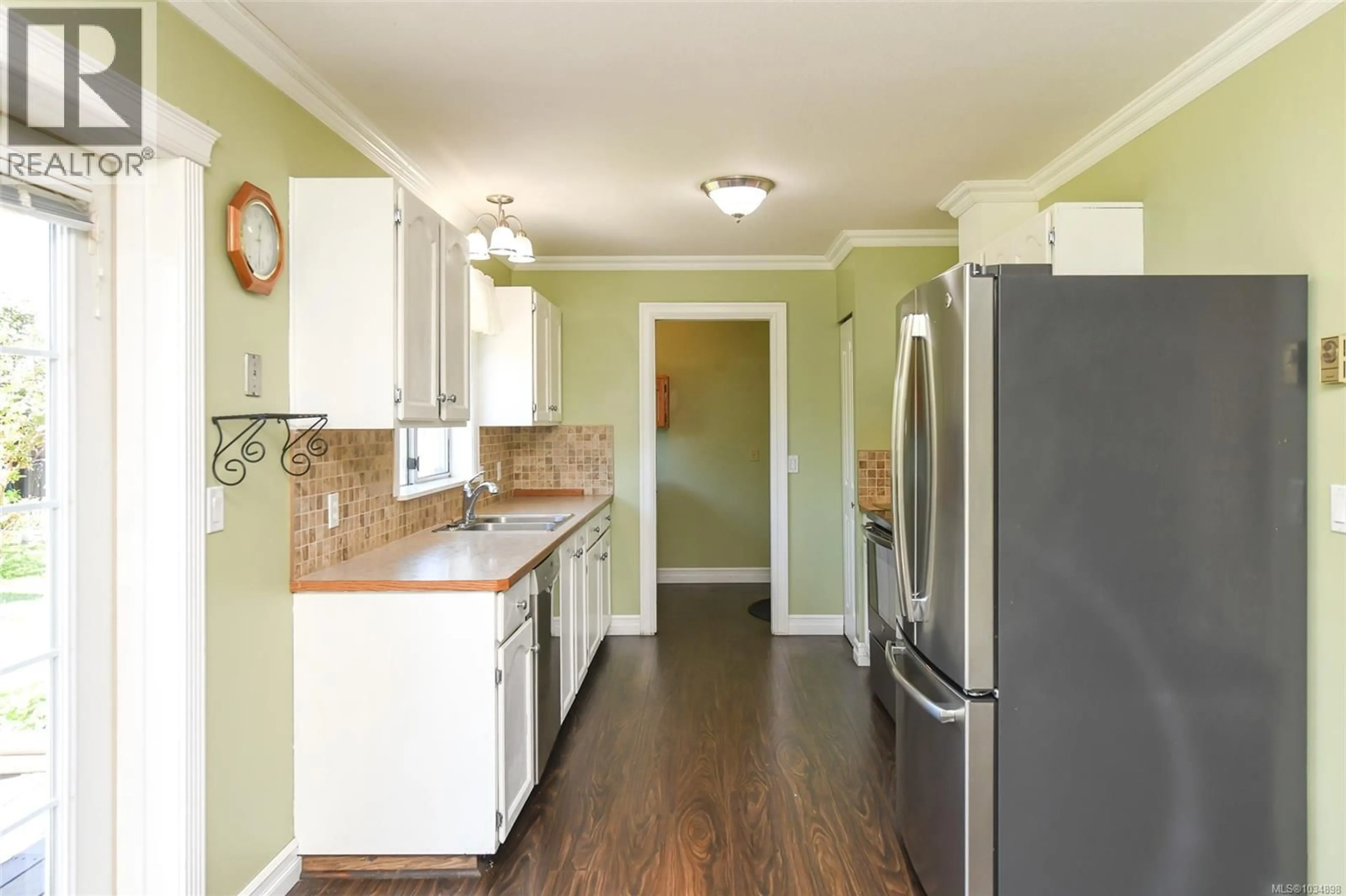 Standard kitchen, unknown for 1935 MERINO PLACE, Comox British Columbia V9M3X7