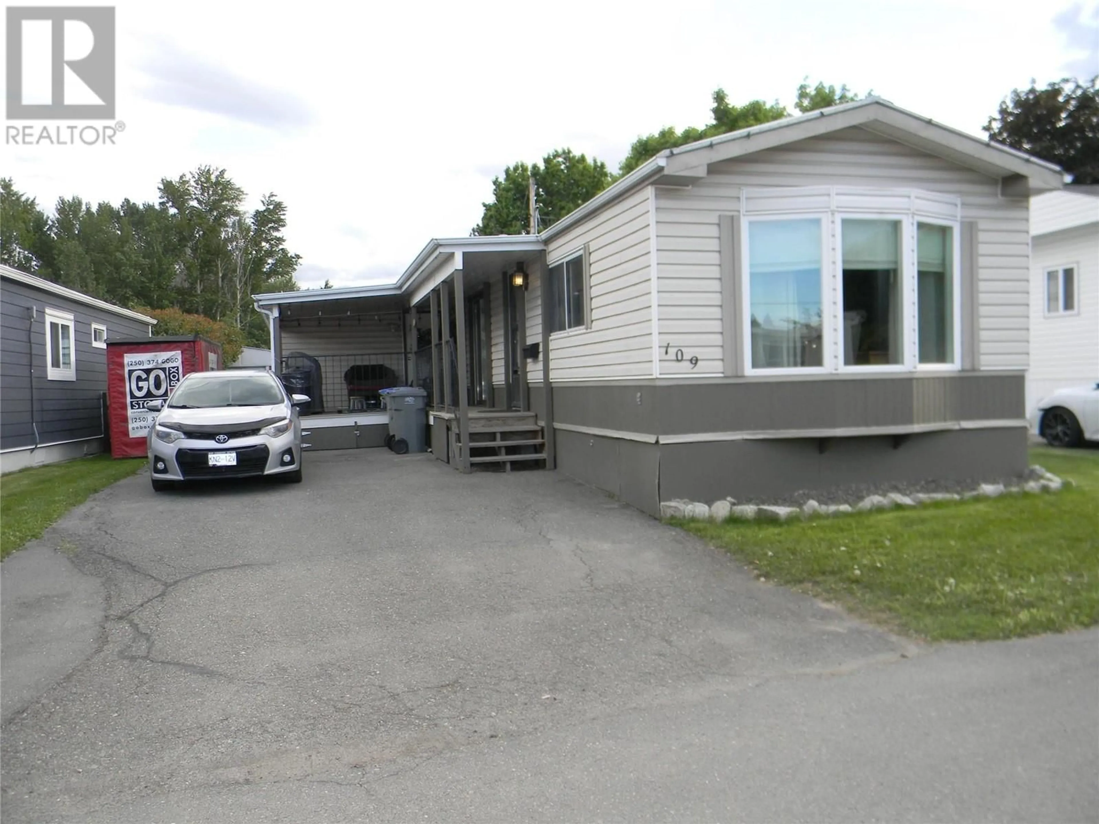 Home with vinyl exterior material, street for 109 - 2400 OAKDALE WAY, Kamloops British Columbia V2B6W7