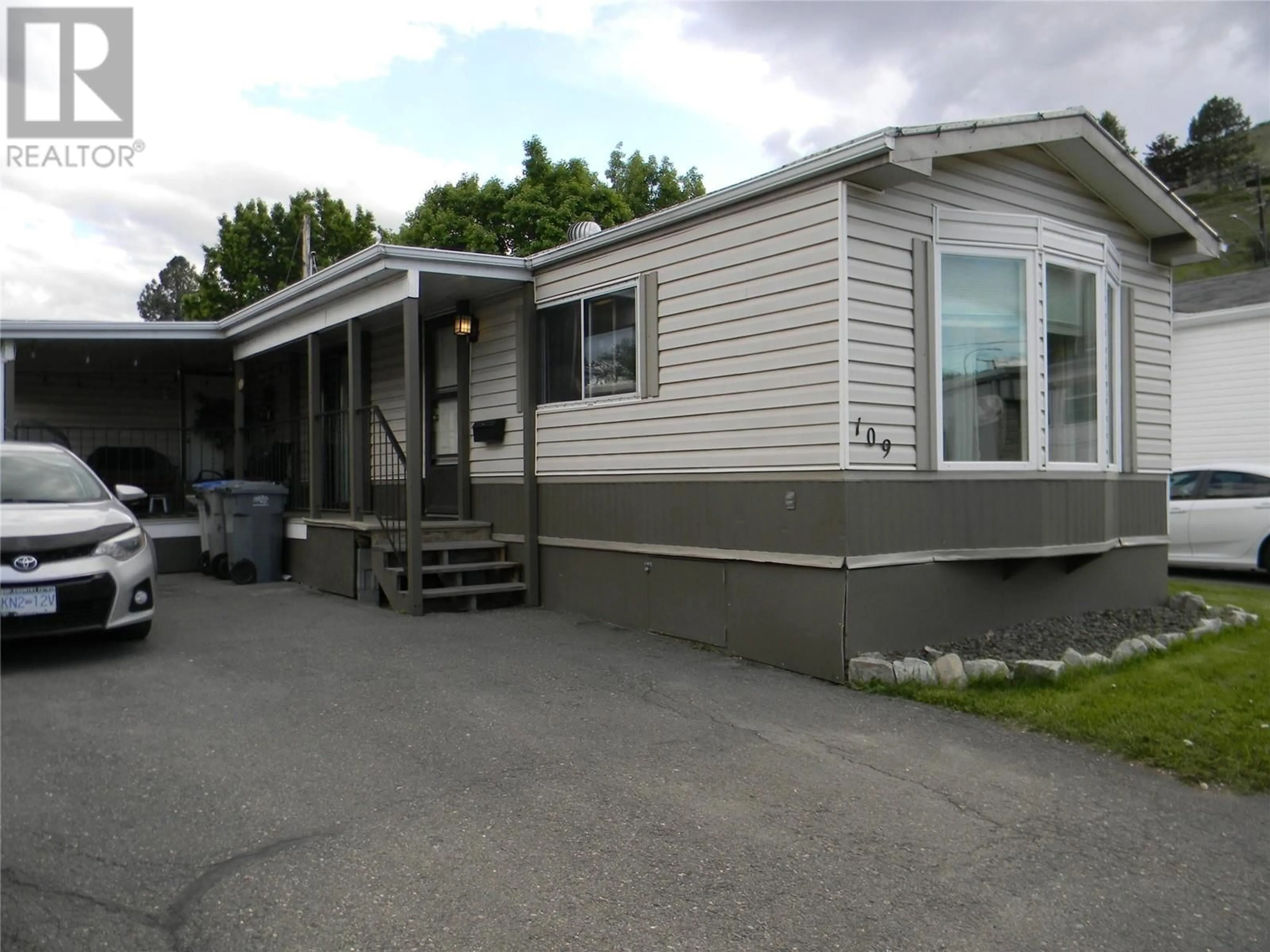 Home with vinyl exterior material, street for 109 - 2400 OAKDALE WAY, Kamloops British Columbia V2B6W7