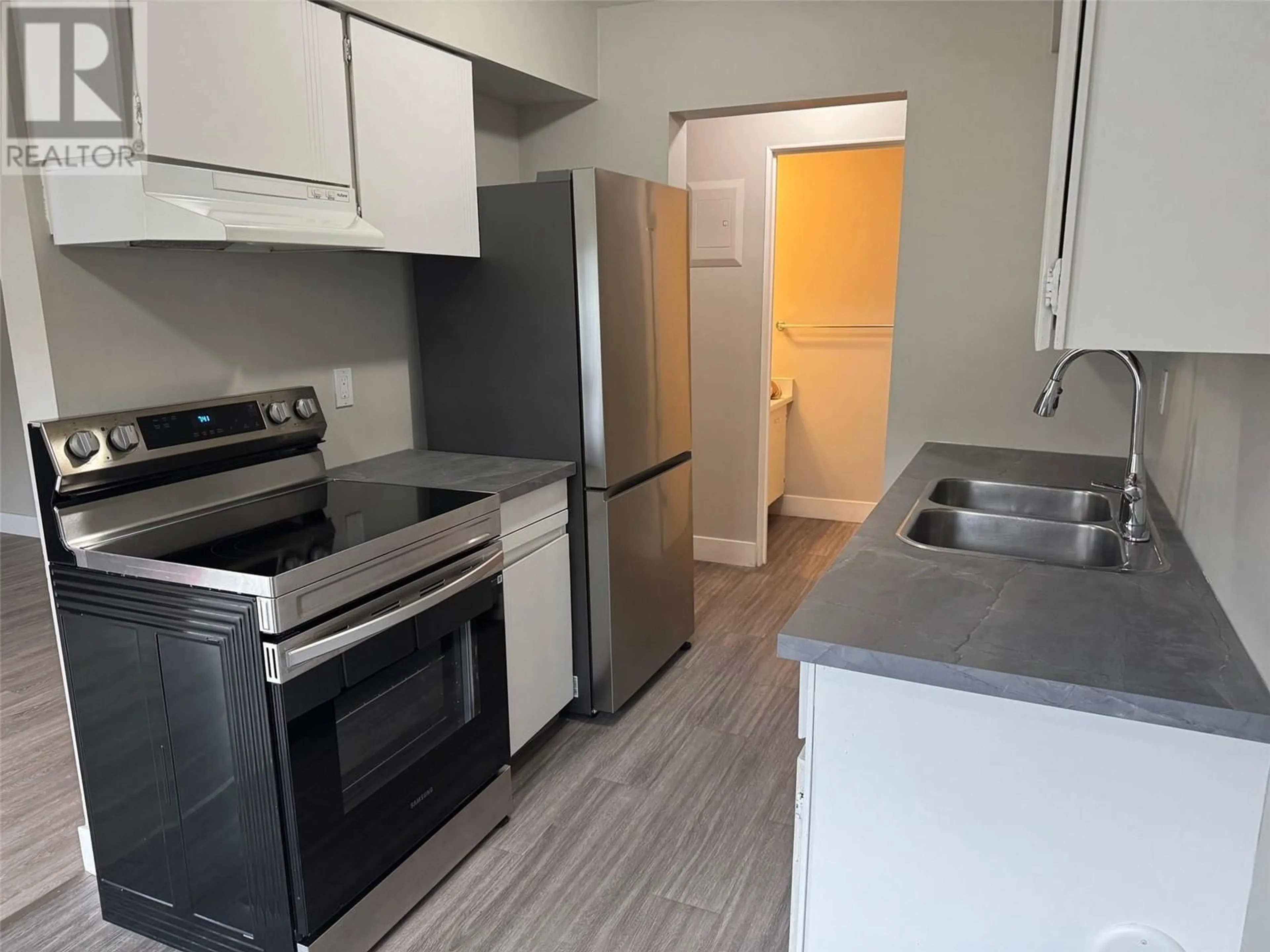 Standard kitchen, unknown for 109 - 2125 2ND STREET NORTH, Cranbrook British Columbia V1C3L4