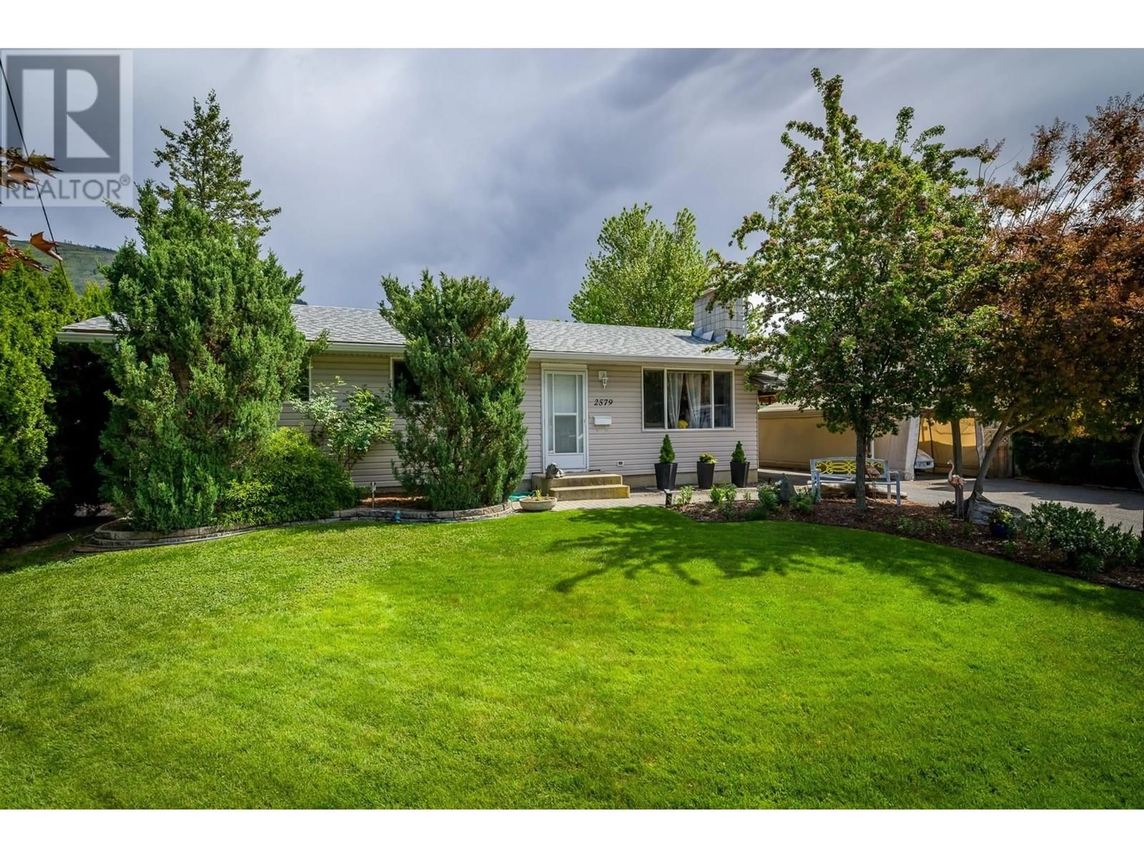 A pic from outside/outdoor area/front of a property/back of a property/a pic from drone, street for 2579 TUPELA DRIVE, Kamloops British Columbia V2B6V8