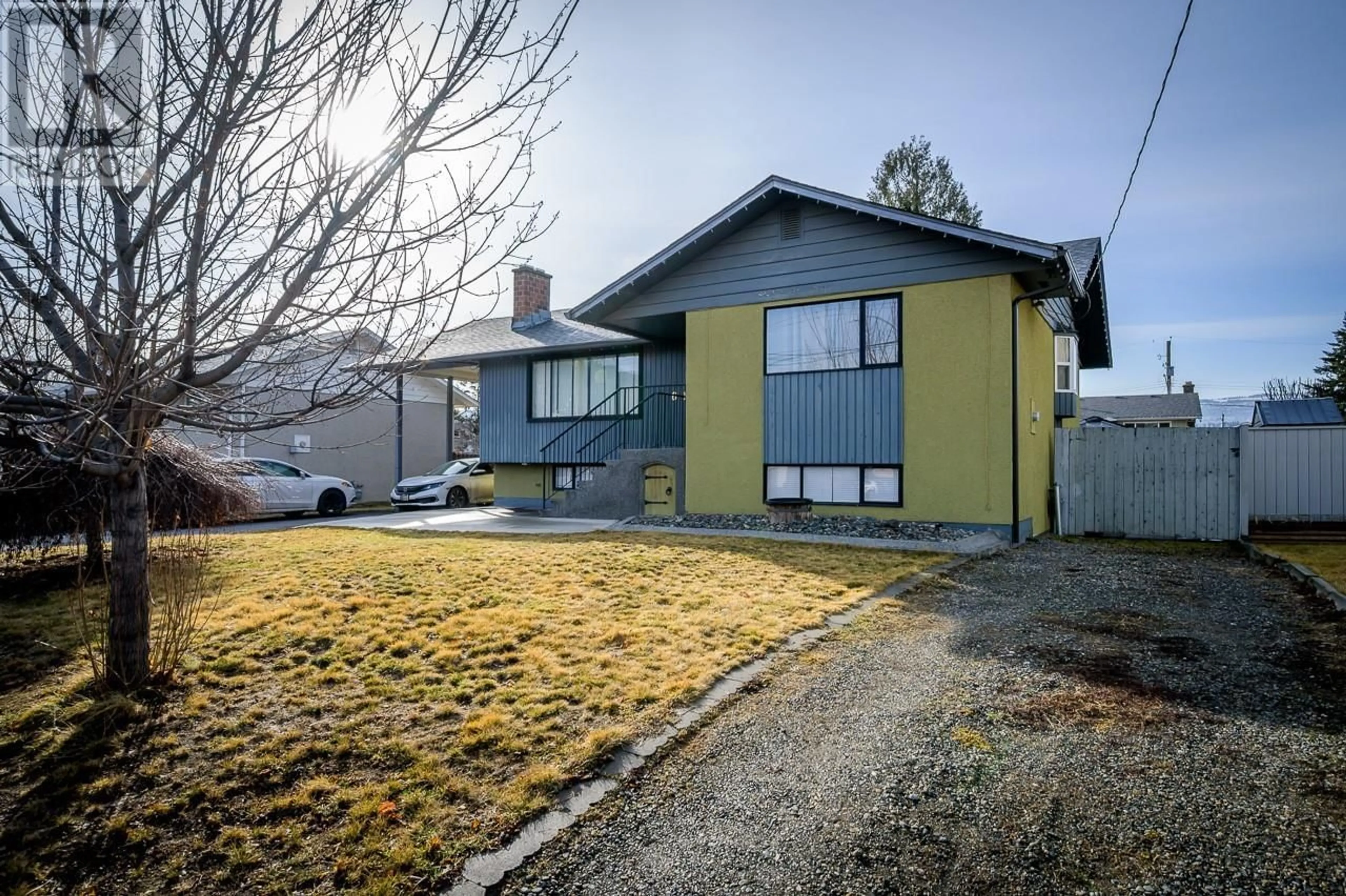 Home with vinyl exterior material, street for 611 RICHMOND AVENUE, Kamloops British Columbia V2B1T4