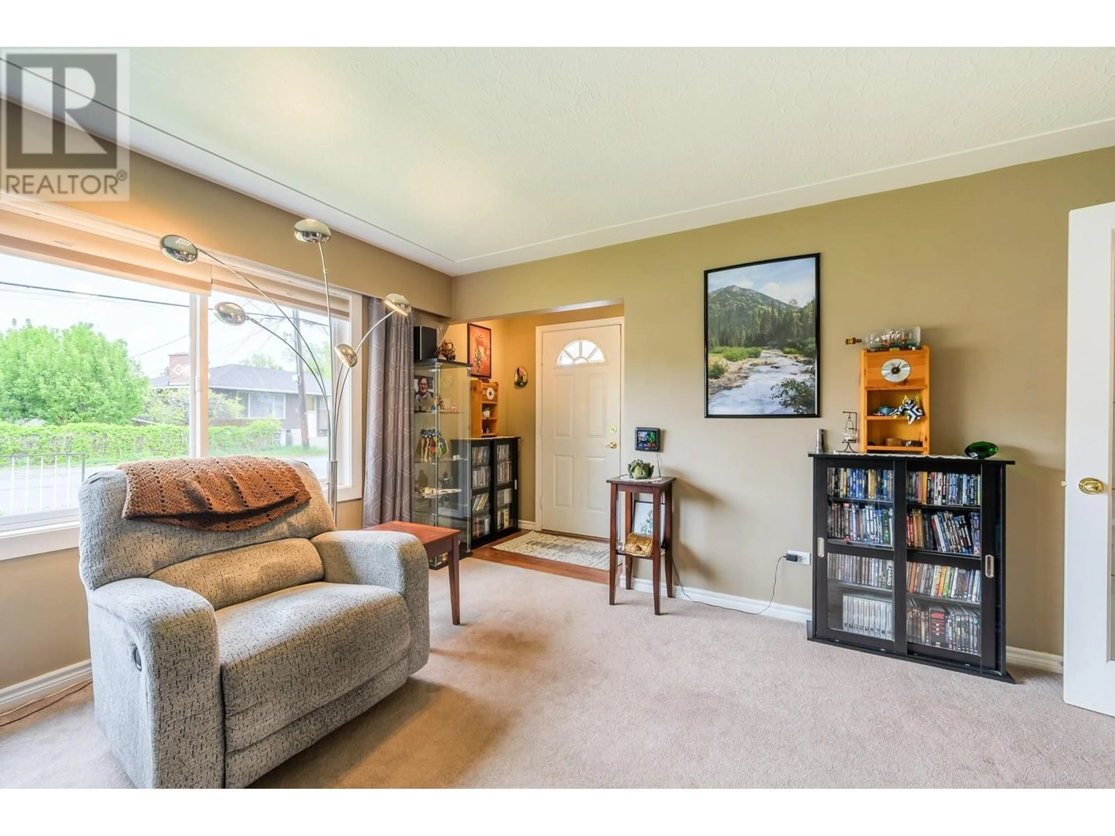 Living room with furniture, unknown for 270 VERNON AVENUE, Kamloops British Columbia V2B1L8