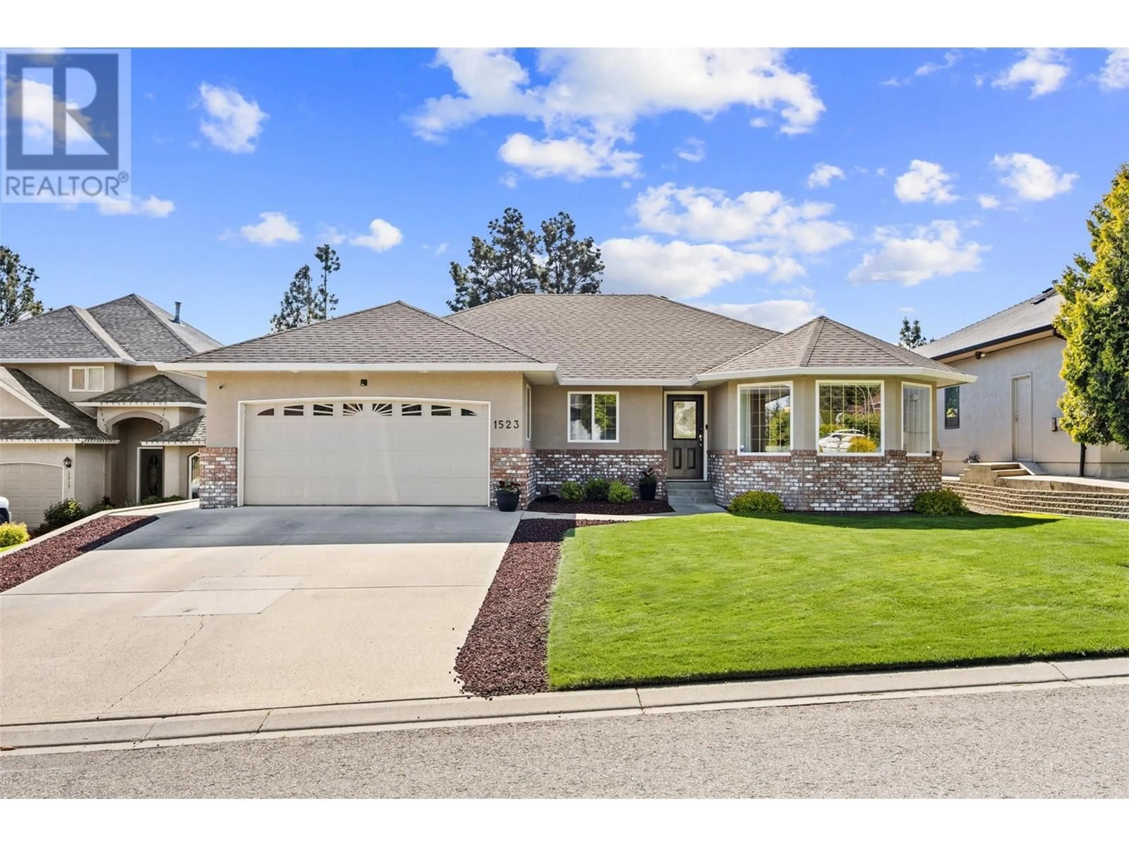 Home with vinyl exterior material, street for 1523 ASSINIBOINE ROAD, Kamloops British Columbia V2E2R1