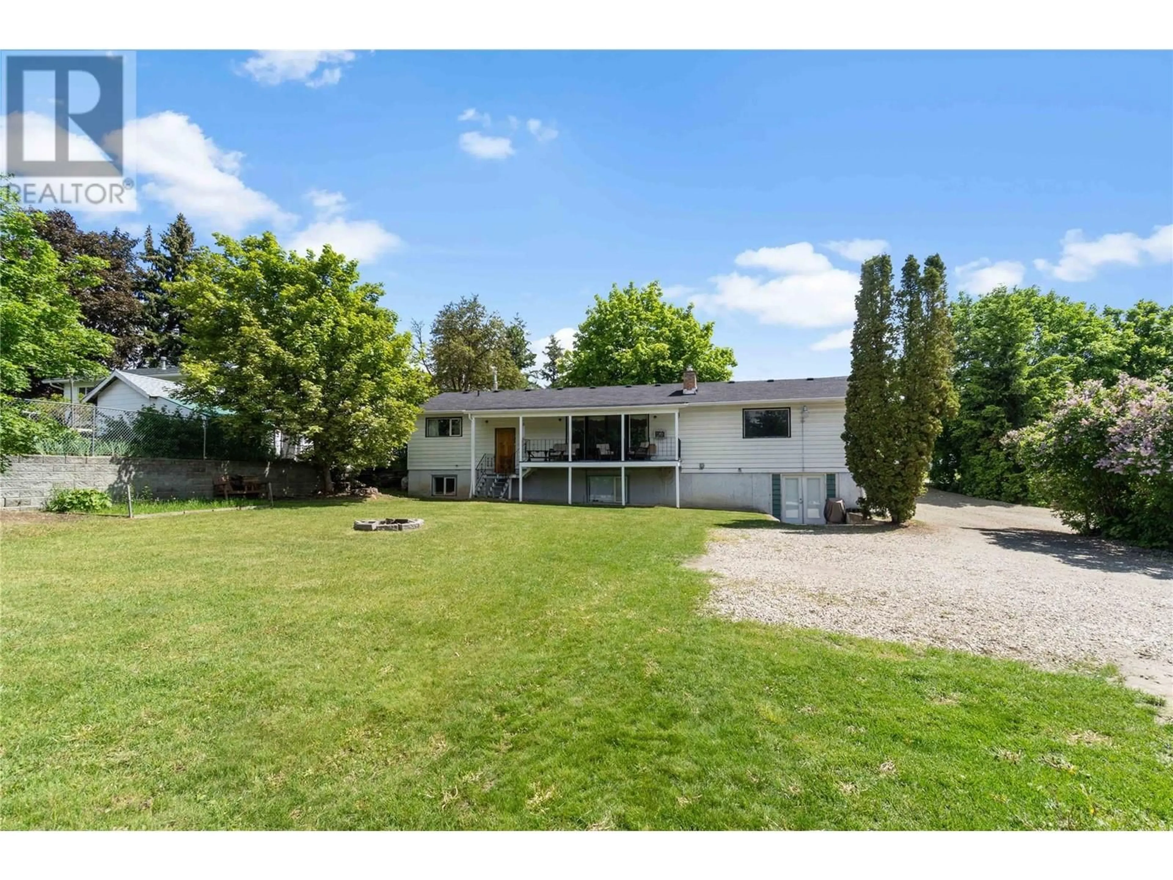 A pic from outside/outdoor area/front of a property/back of a property/a pic from drone, unknown for 2941 30 STREET NORTHEAST, Salmon Arm British Columbia V1E3G7