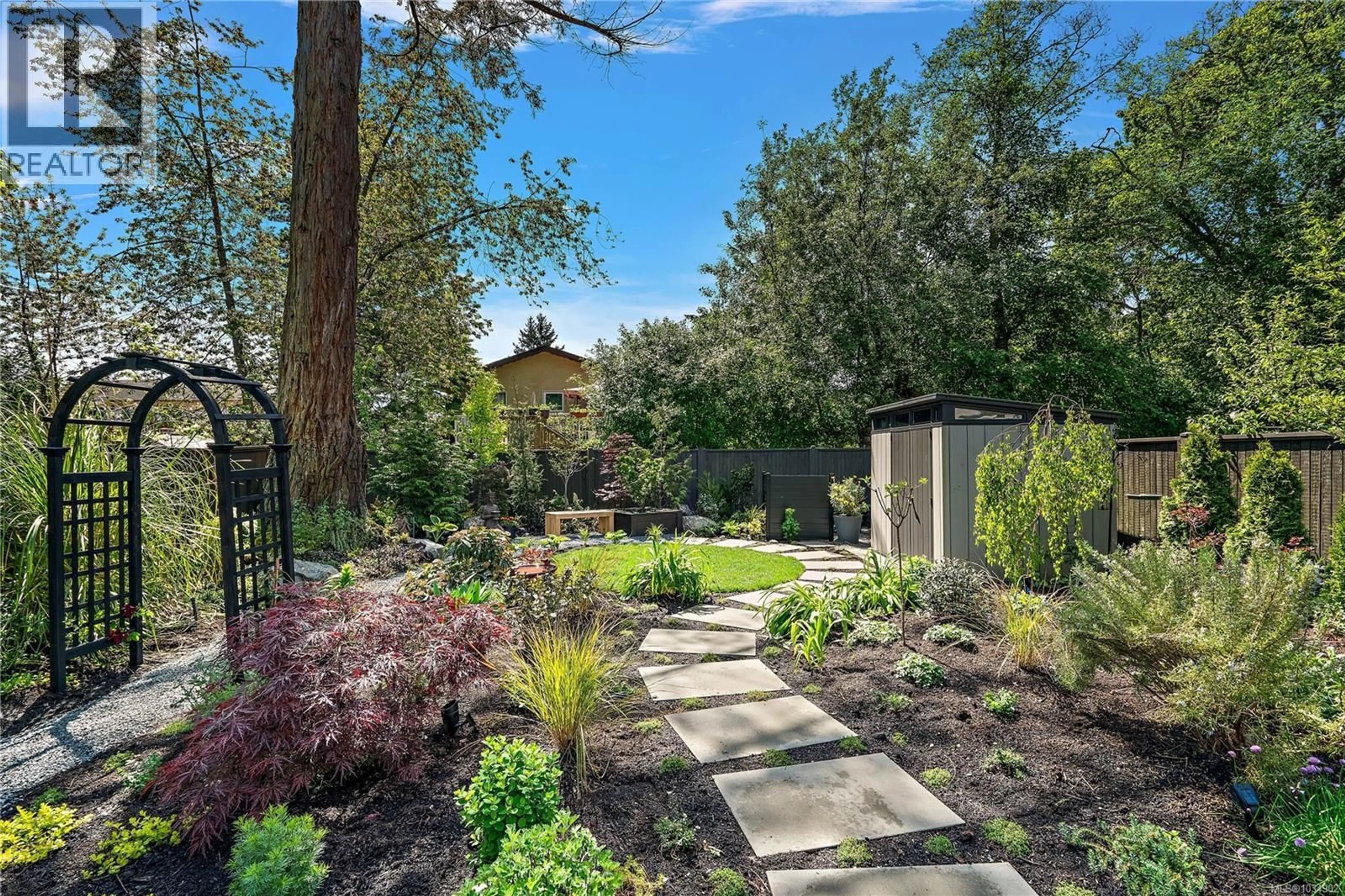 Patio, street for 9499 MARYLAND DRIVE, Sidney British Columbia V8L2R7