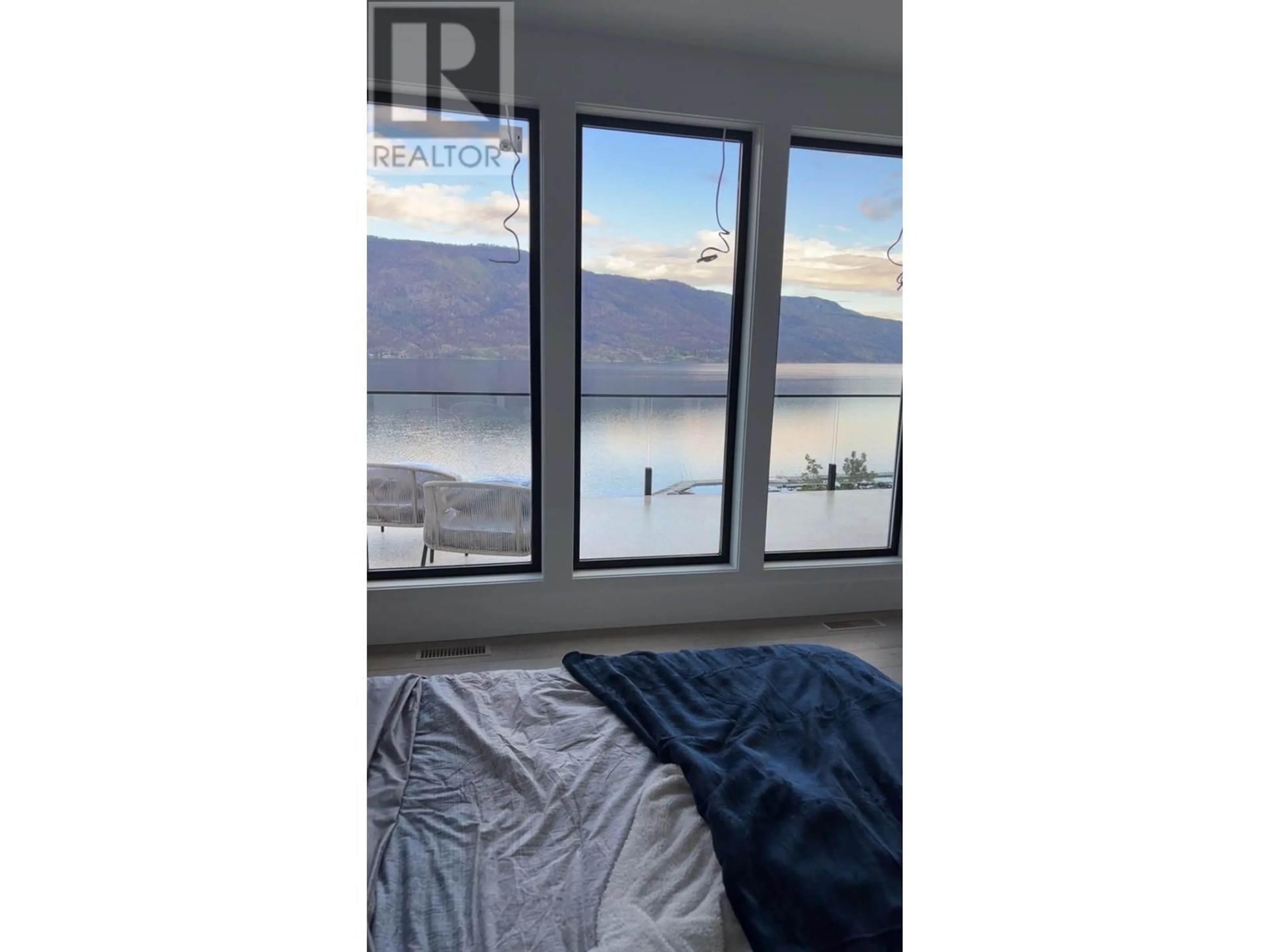 A pic of a room for 3346 MCKINLEY BEACH DRIVE, Kelowna British Columbia V1V2R1