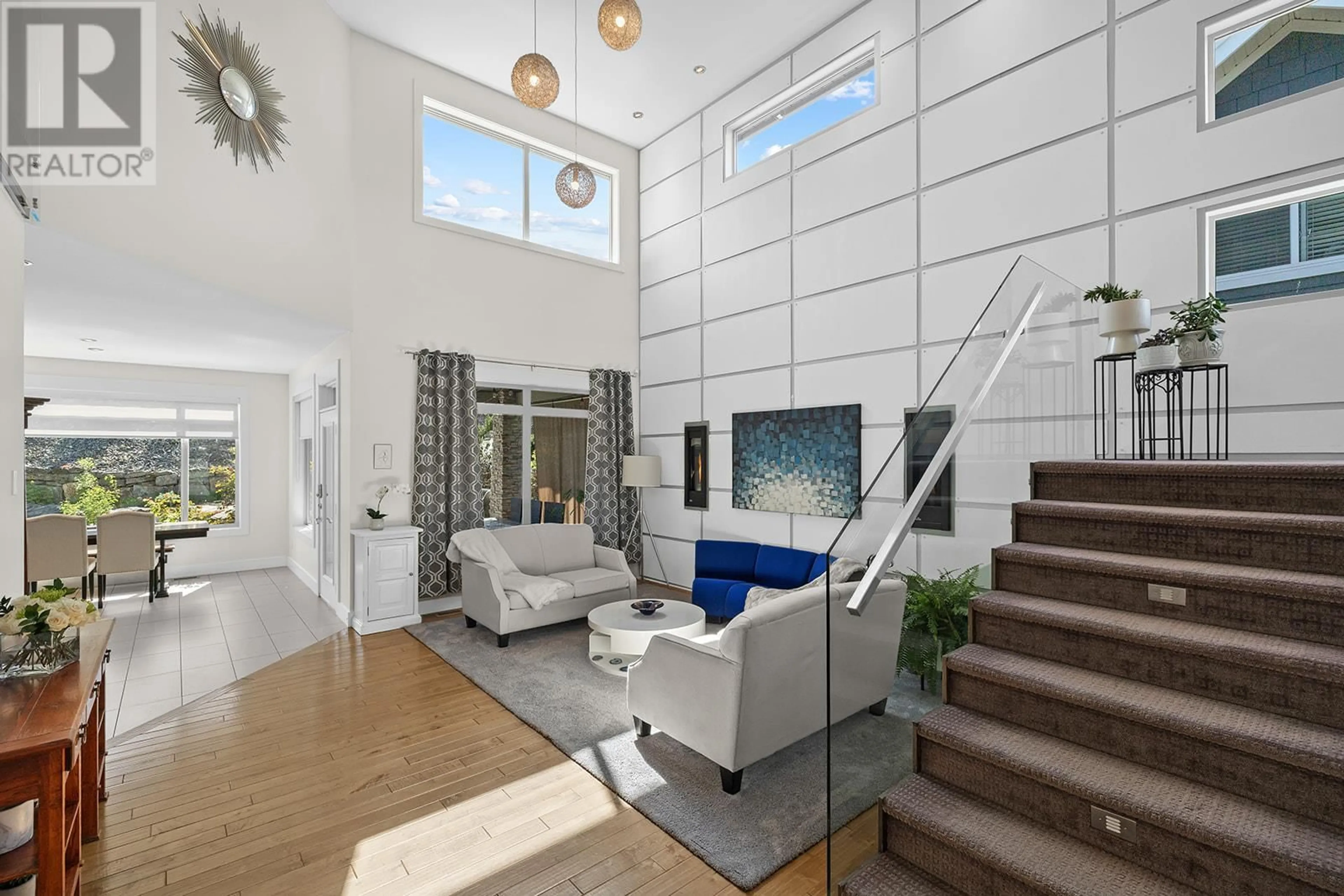 Indoor foyer for 389 RINDLE COURT, Kelowna British Columbia V1W5G5