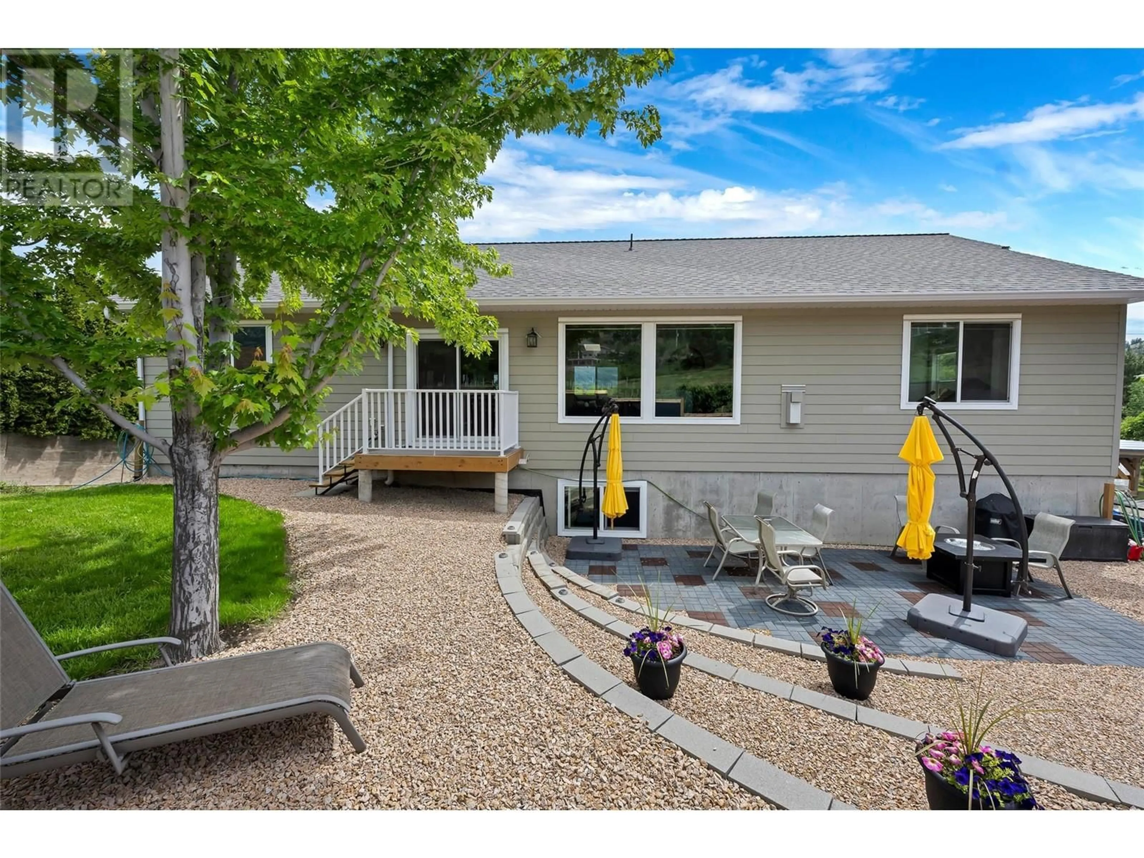 Home with vinyl exterior material, unknown for 203 JUNIPER AVENUE, Kaleden British Columbia V0H1K0