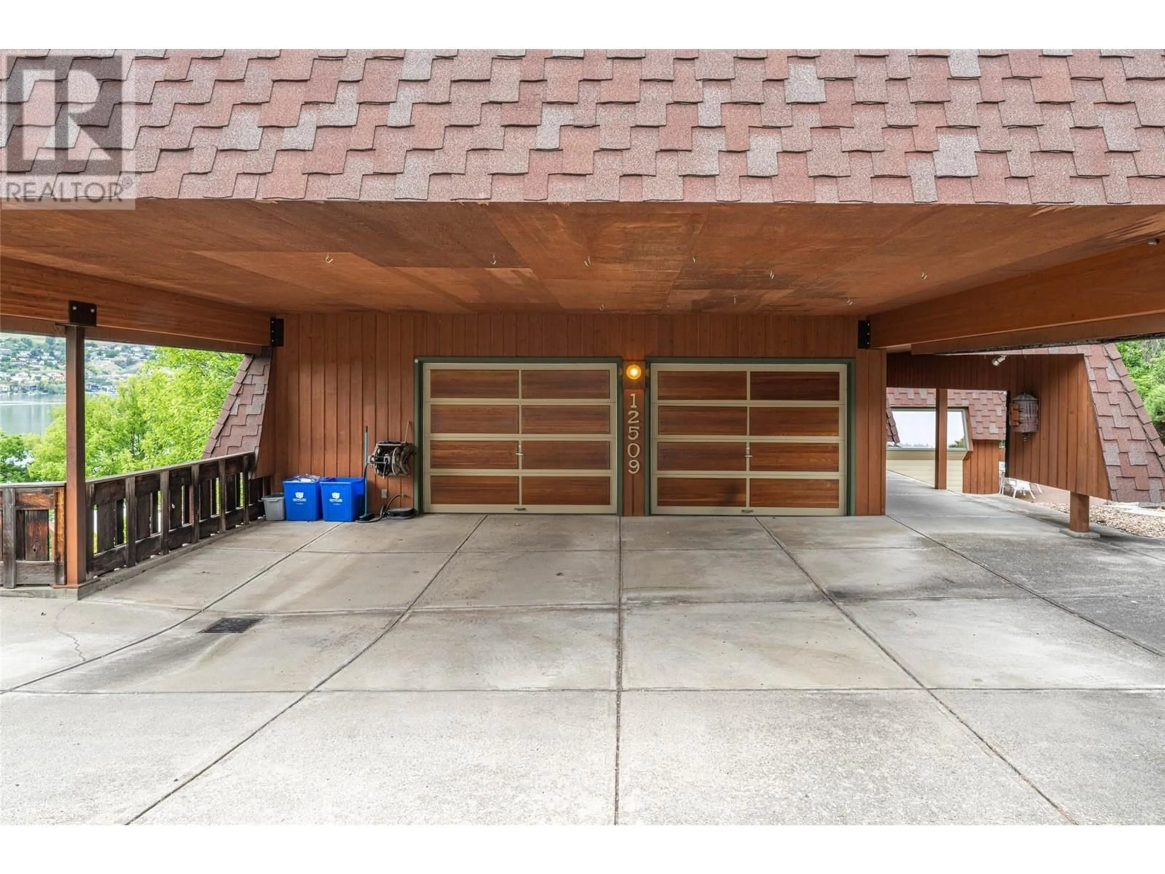 Indoor garage for 12509 KINLOCH DRIVE, Coldstream British Columbia V1B1C1