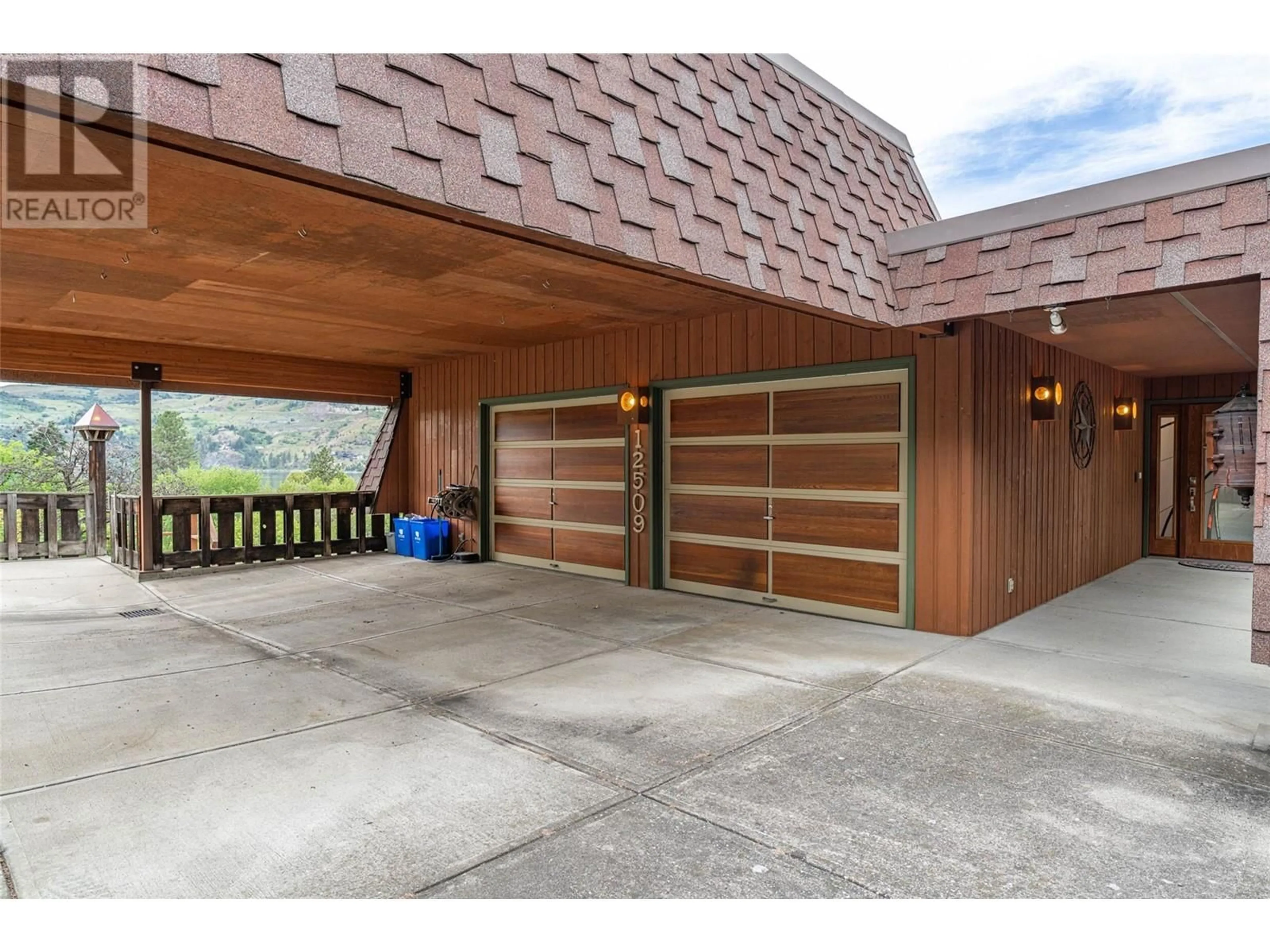 Indoor garage for 12509 KINLOCH DRIVE, Coldstream British Columbia V1B1C1