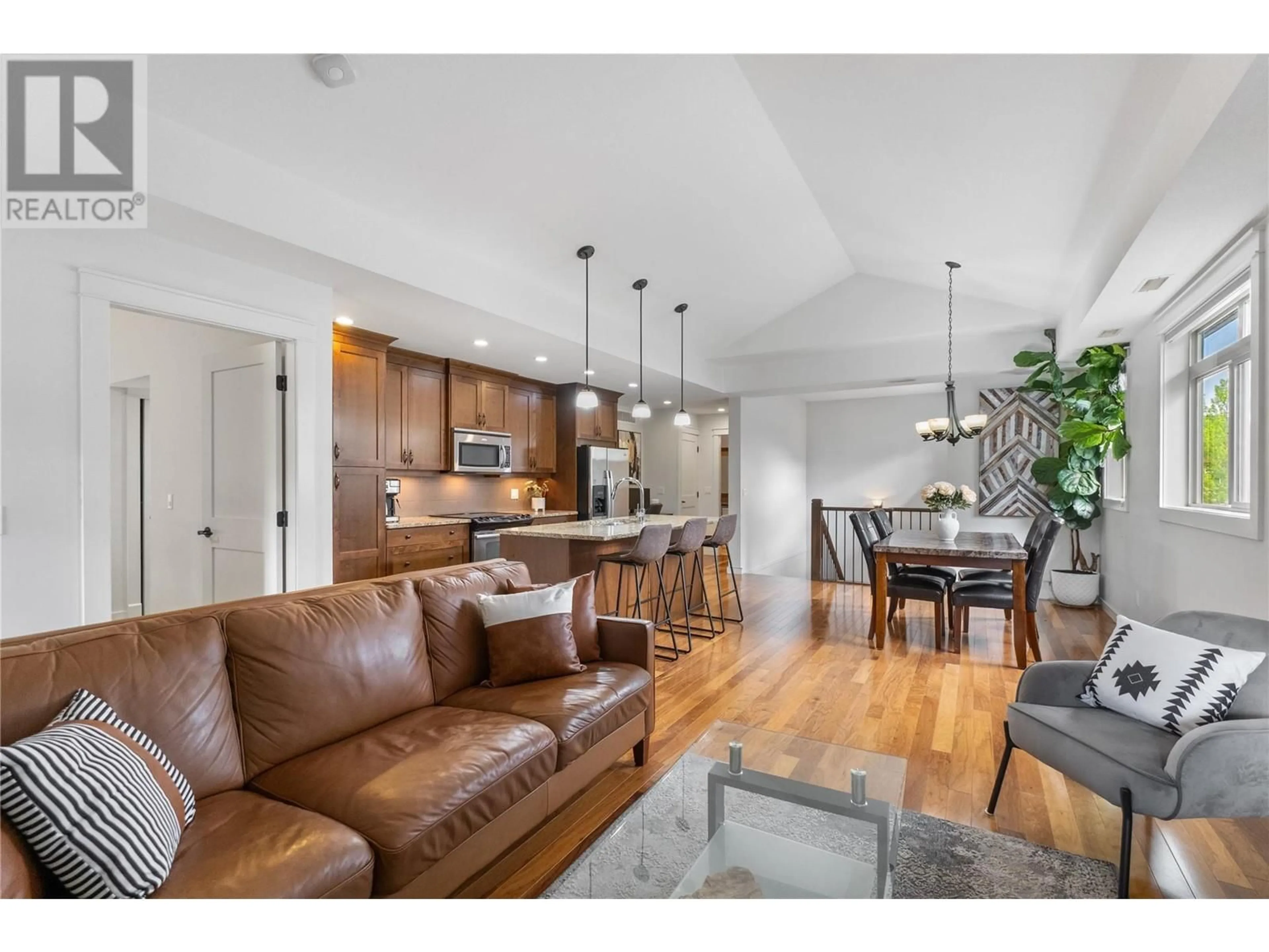 Open concept kitchen, wood/laminate floor for 219 - 511 YATES ROAD, Kelowna British Columbia V1V2X2
