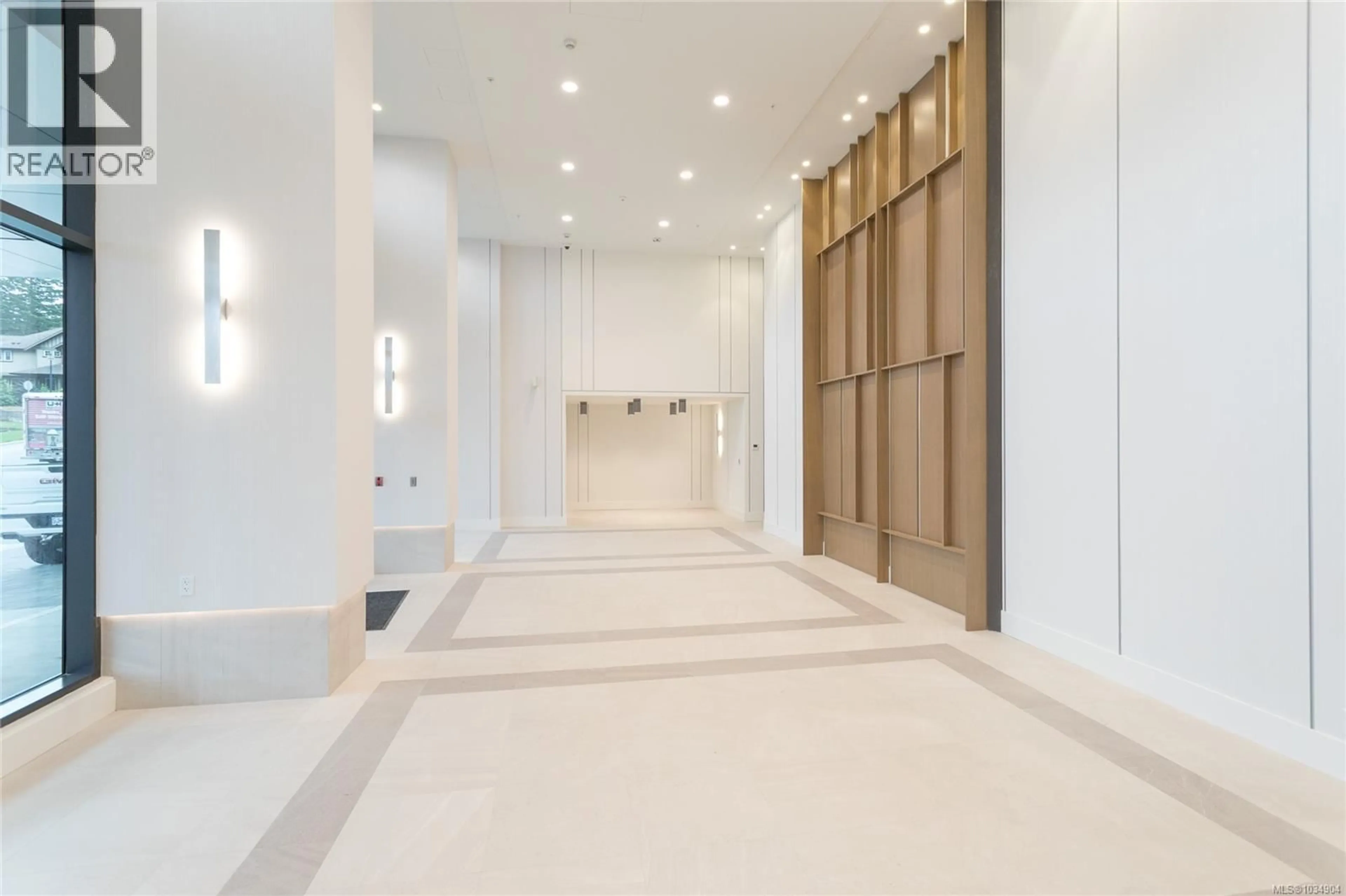 Indoor foyer for 711 - 2000 HANNINGTON ROAD, Langford British Columbia V9B6R6
