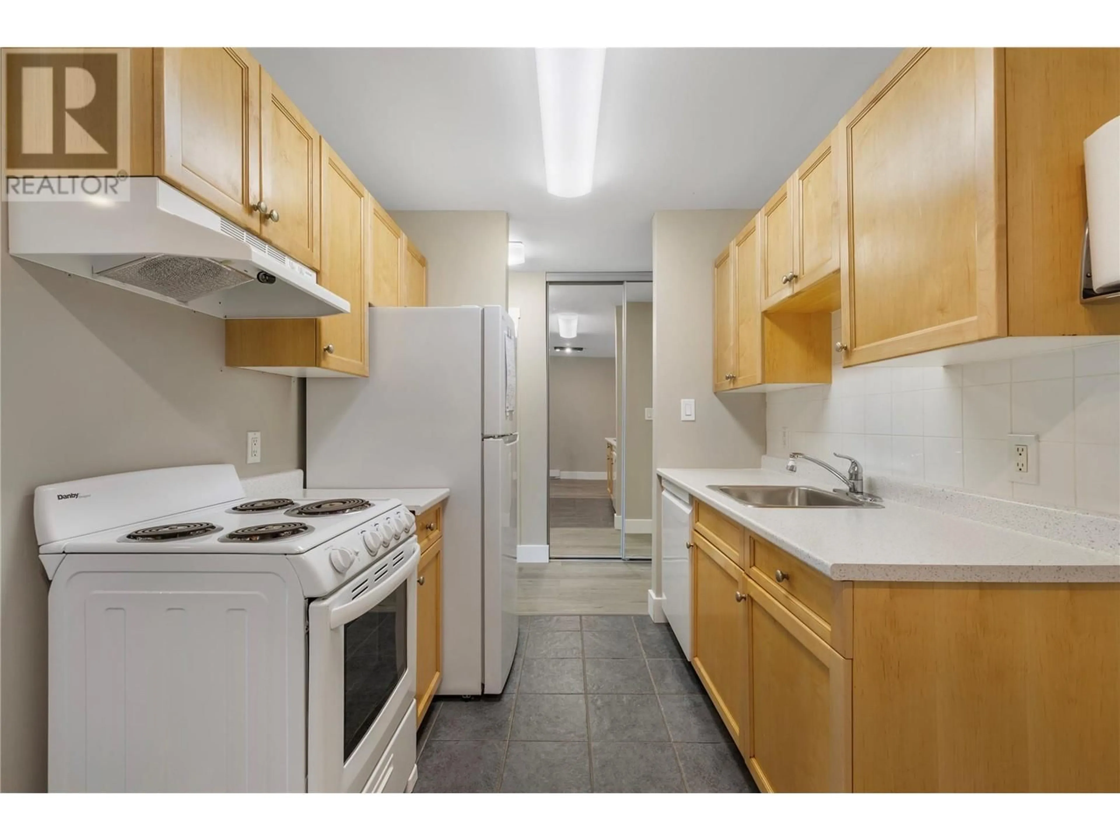 Standard kitchen, unknown for 140 - 715 LEATHEAD ROAD, Kelowna British Columbia V1X5W3