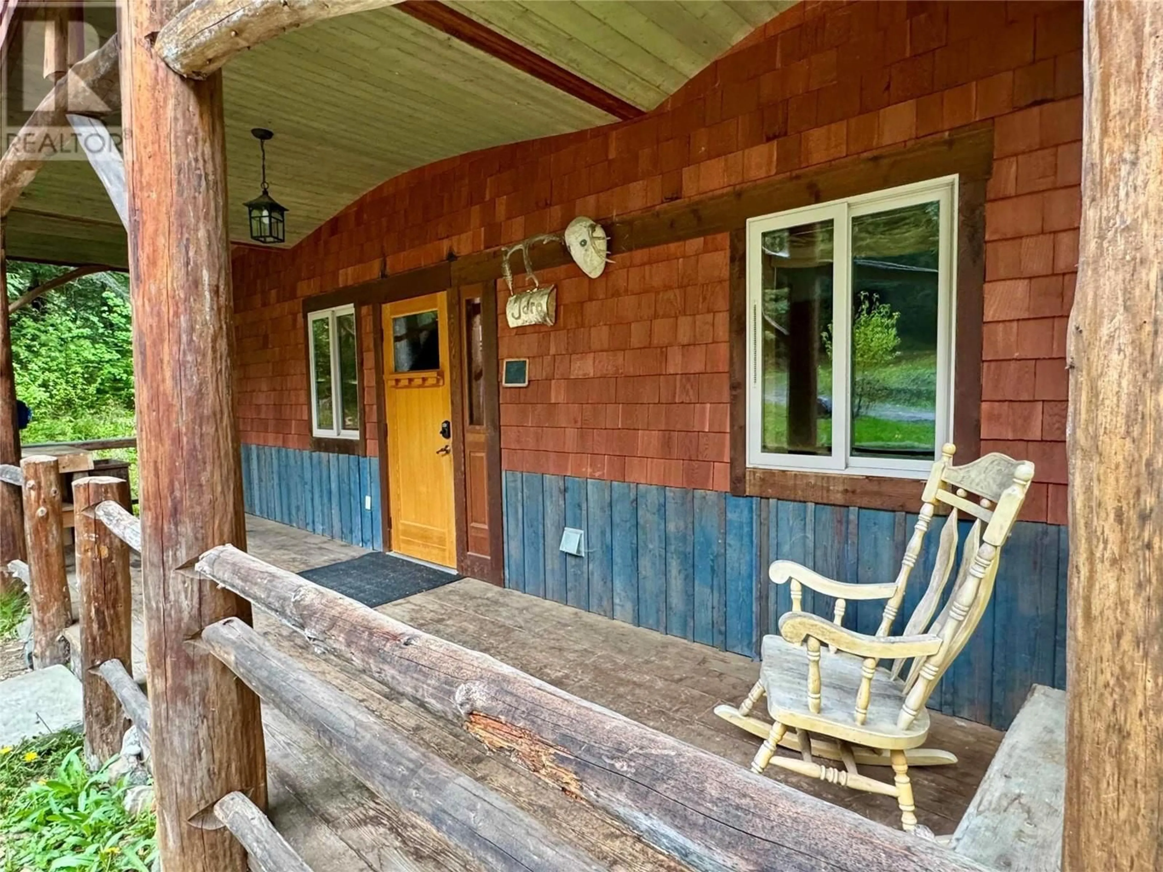 Indoor entryway for 6610 6 HIGHWAY, Ymir British Columbia V0G2K0
