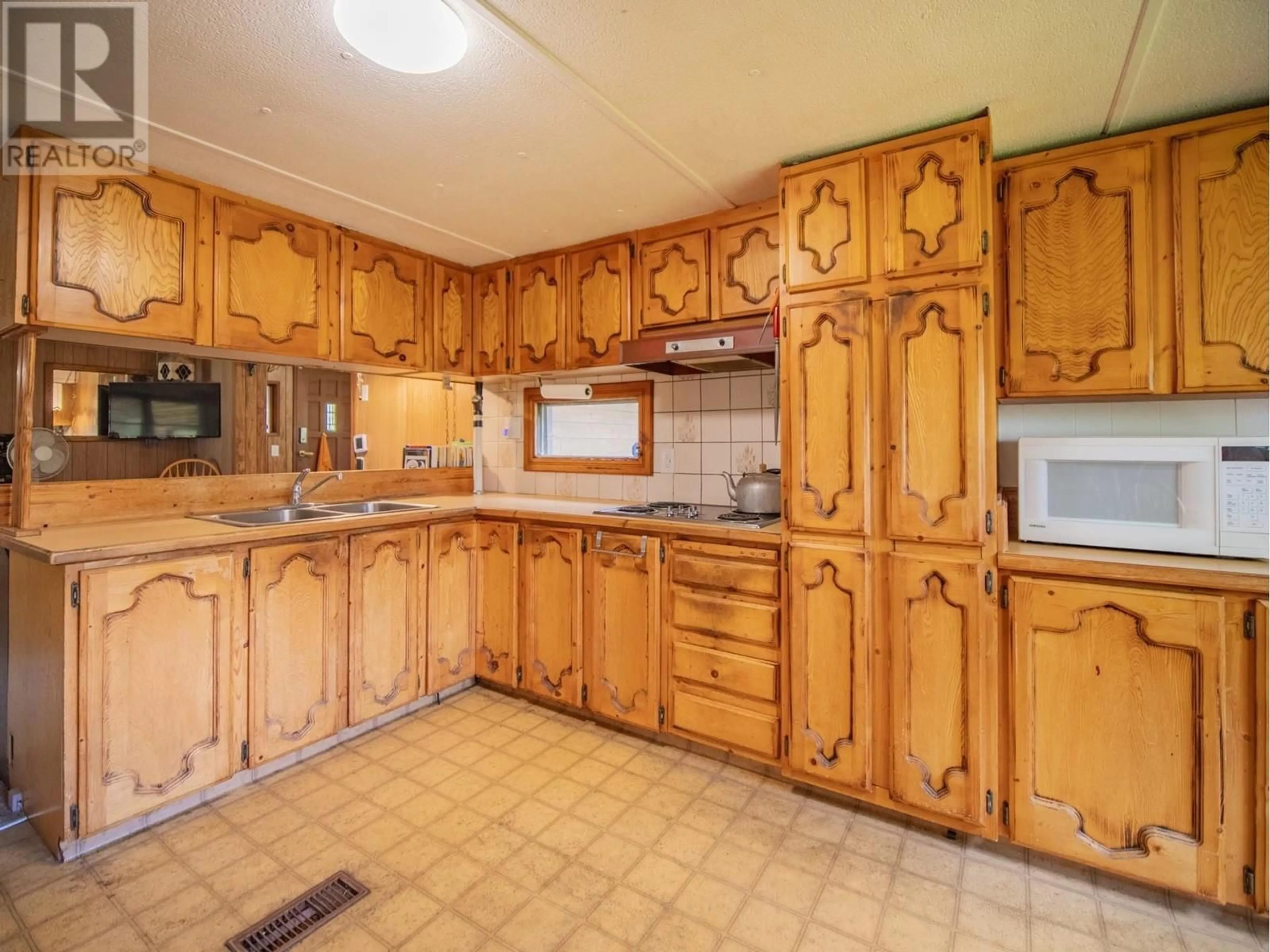 Standard kitchen, unknown for 3124 HOLBROOK ROAD, Kamloops British Columbia v0e3e1
