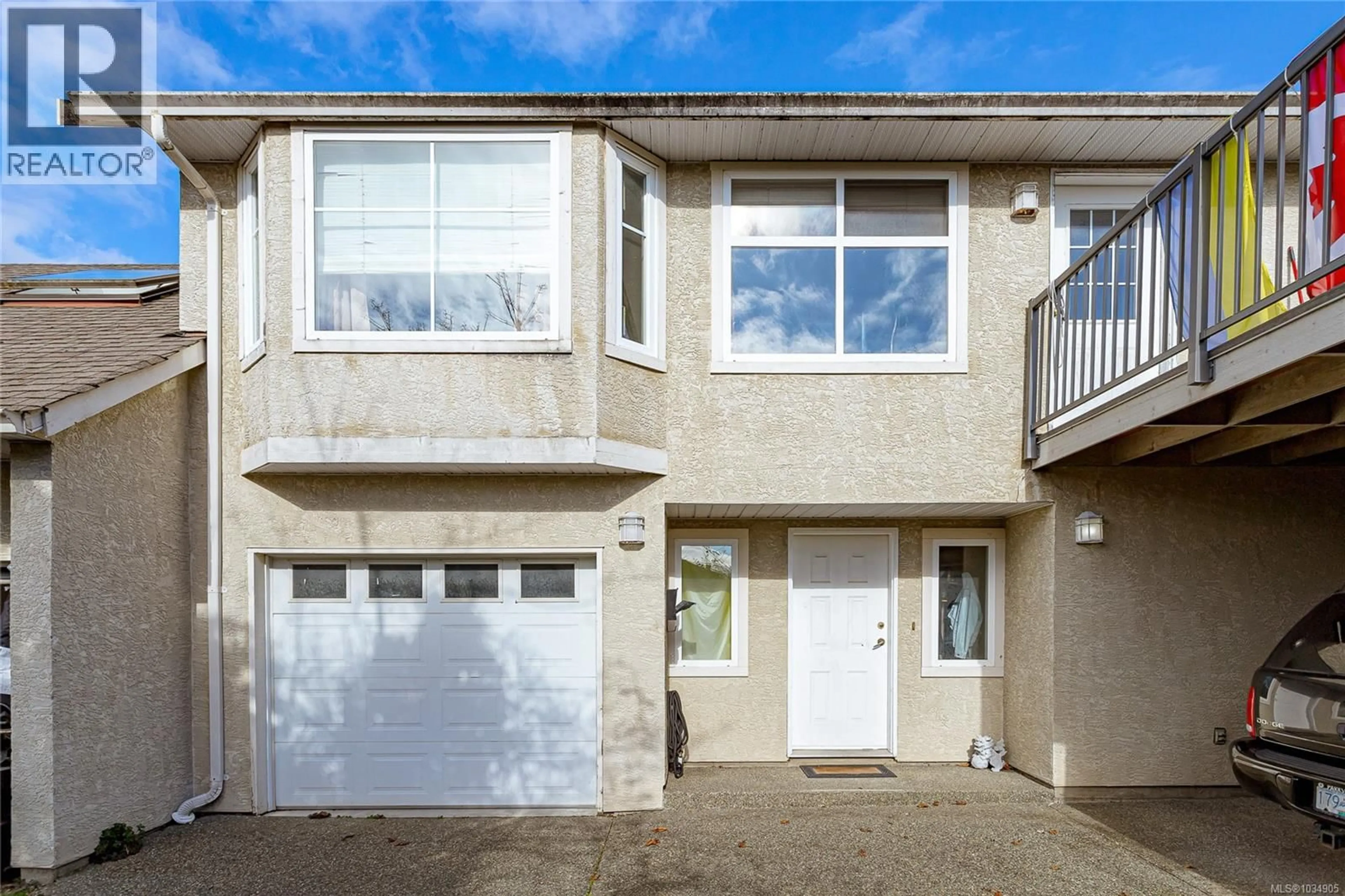 Home with vinyl exterior material, street for 485 STURDEE STREET, Esquimalt British Columbia V9A6R2