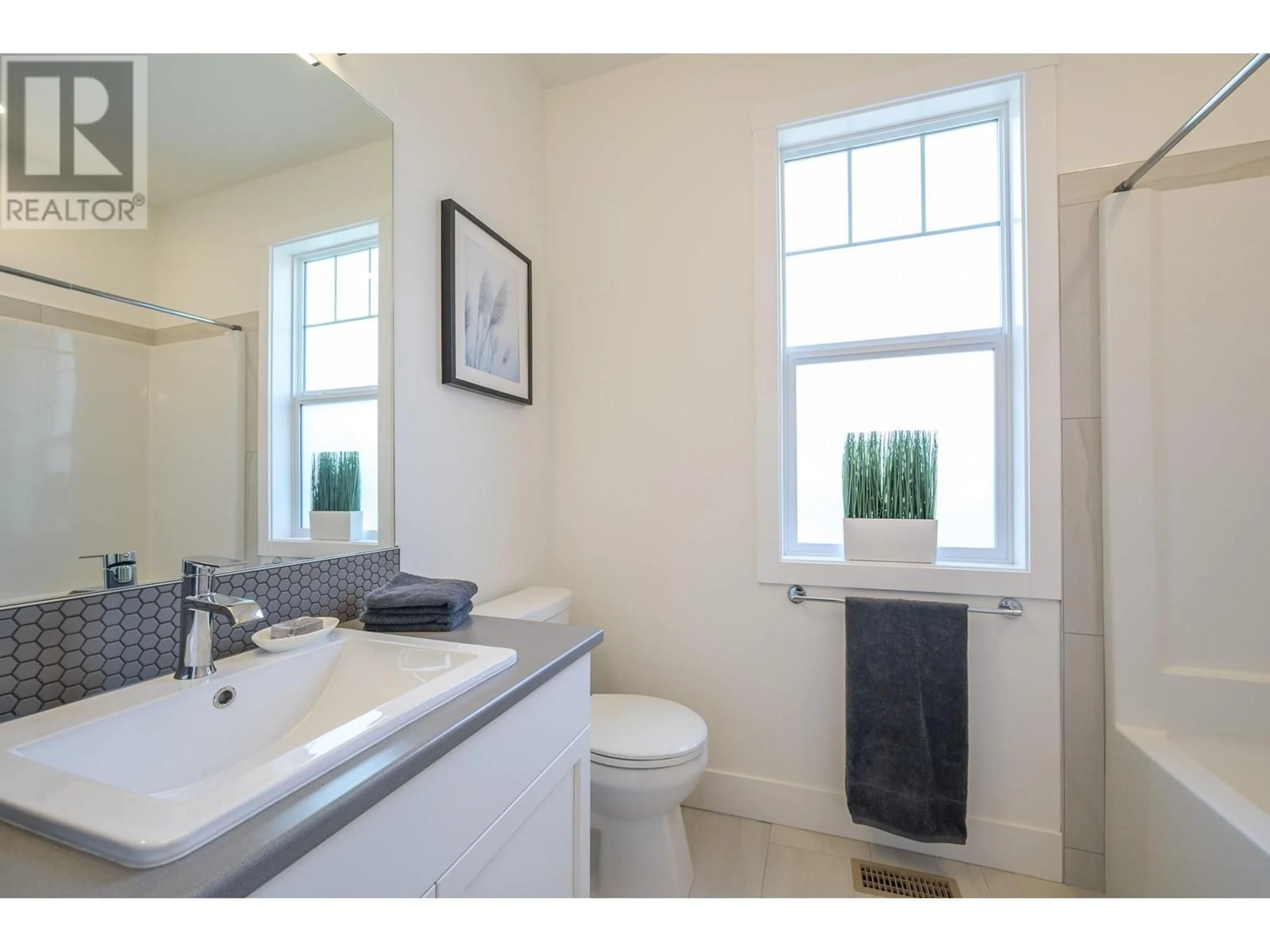 Standard bathroom, ceramic/tile floor for 159 - 200 GRAND BOULEVARD, Kamloops British Columbia V2C0H3
