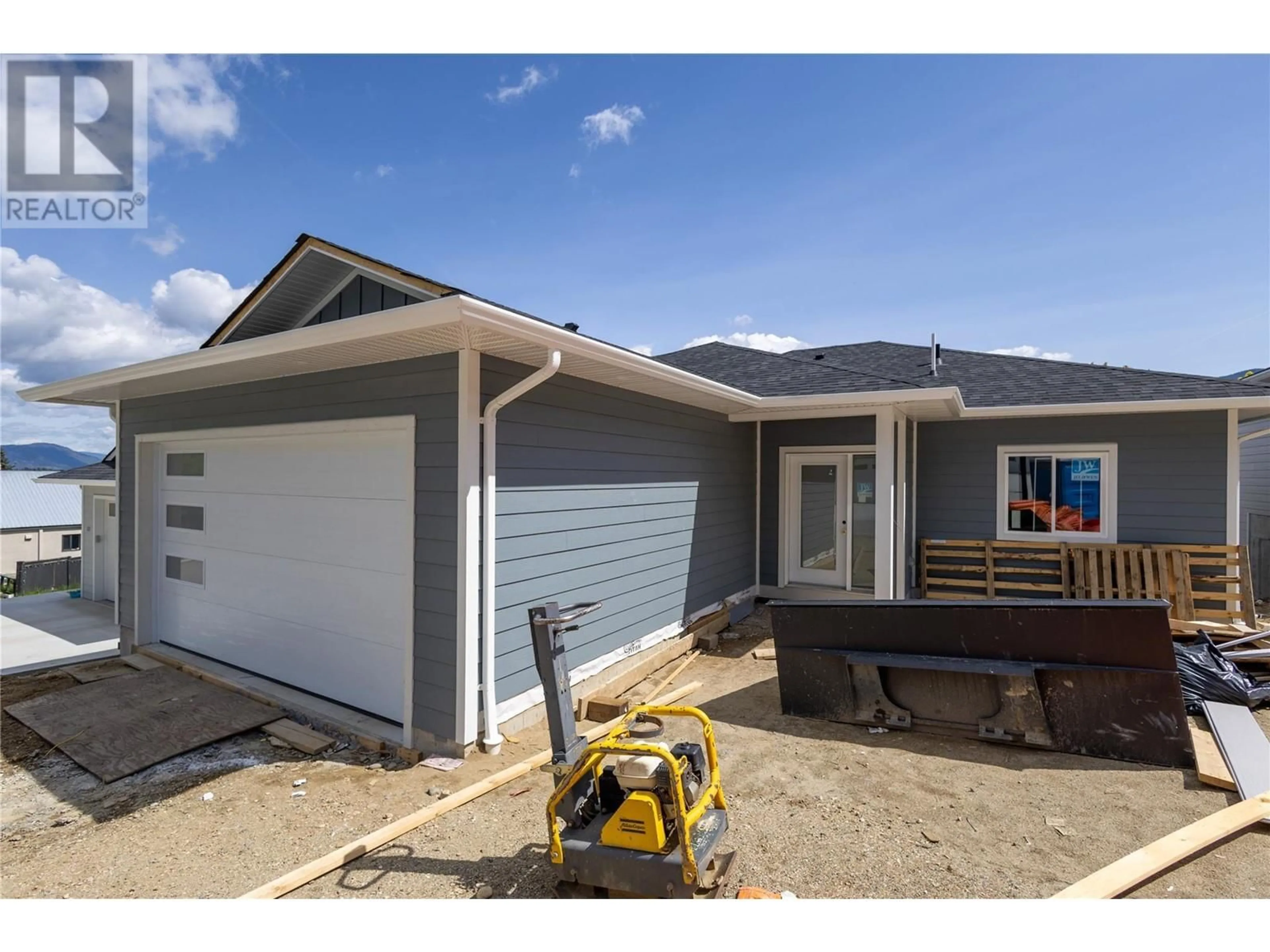 Home with vinyl exterior material, street for 102 - 806 CLIFF AVENUE, Enderby British Columbia V0E1V1