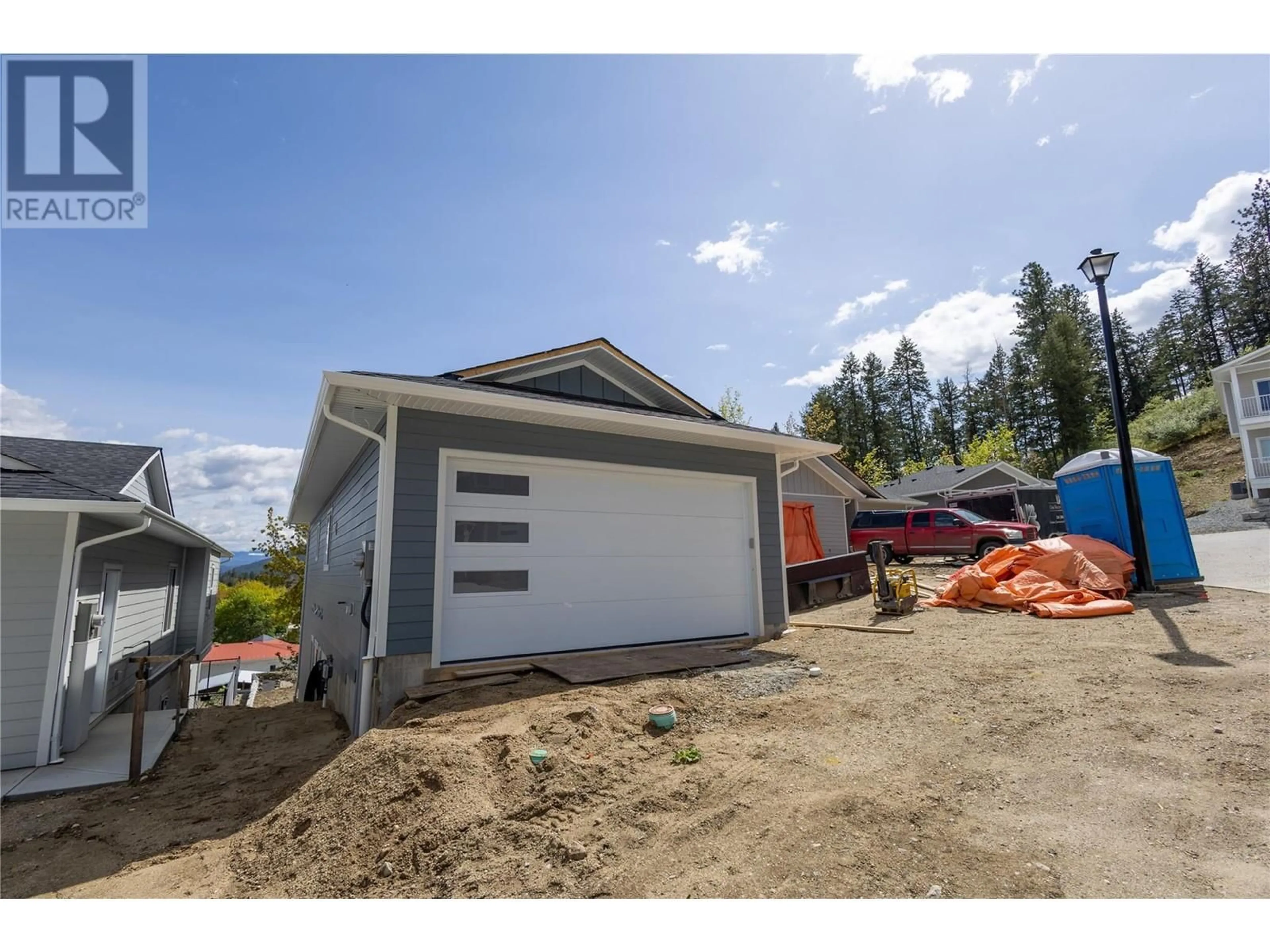 Home with vinyl exterior material, street for 102 - 806 CLIFF AVENUE, Enderby British Columbia V0E1V1