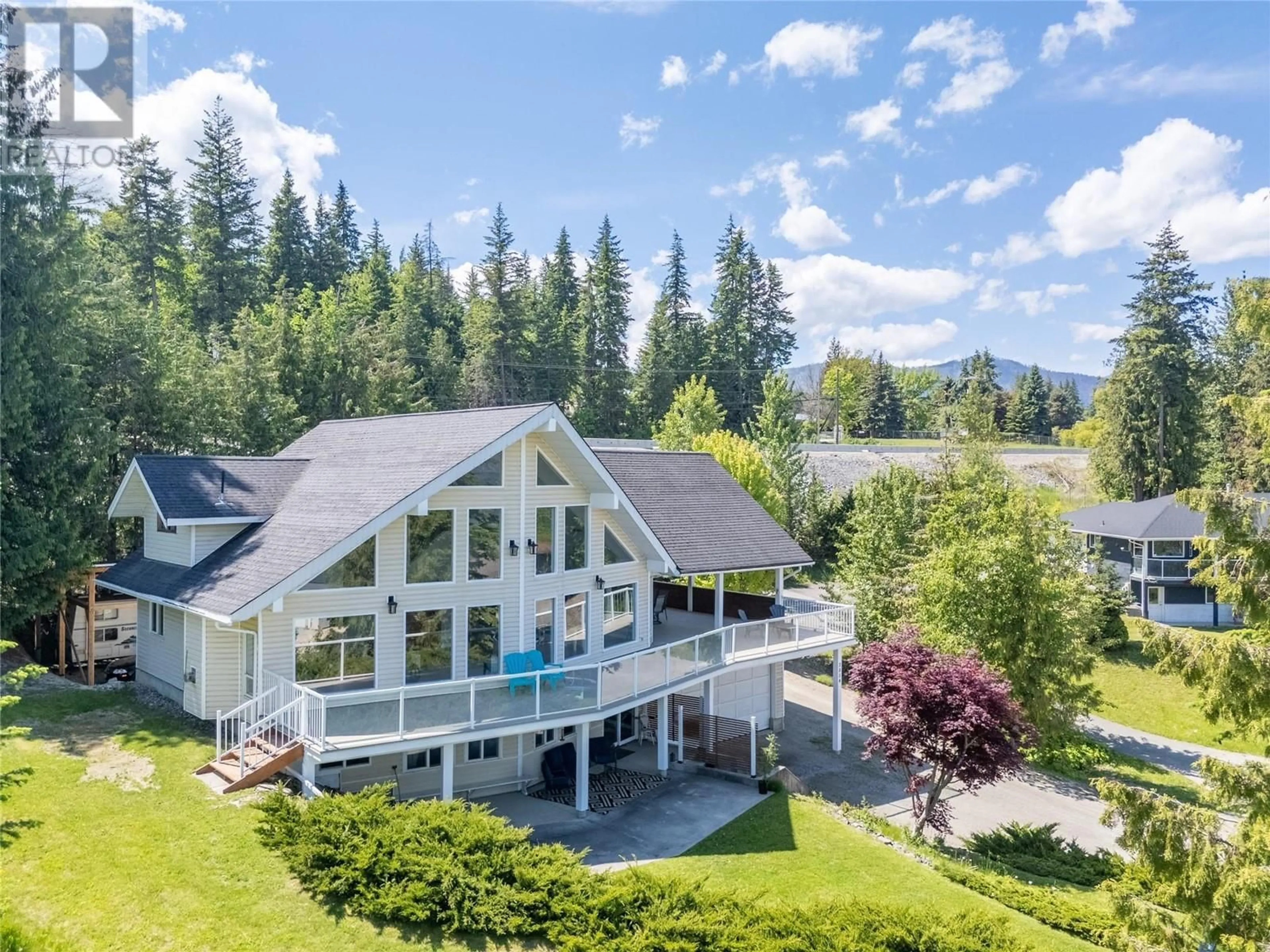 A pic from outside/outdoor area/front of a property/back of a property/a pic from drone, mountain view for 2854 WALSH ROAD, Sorrento British Columbia V0E2W1
