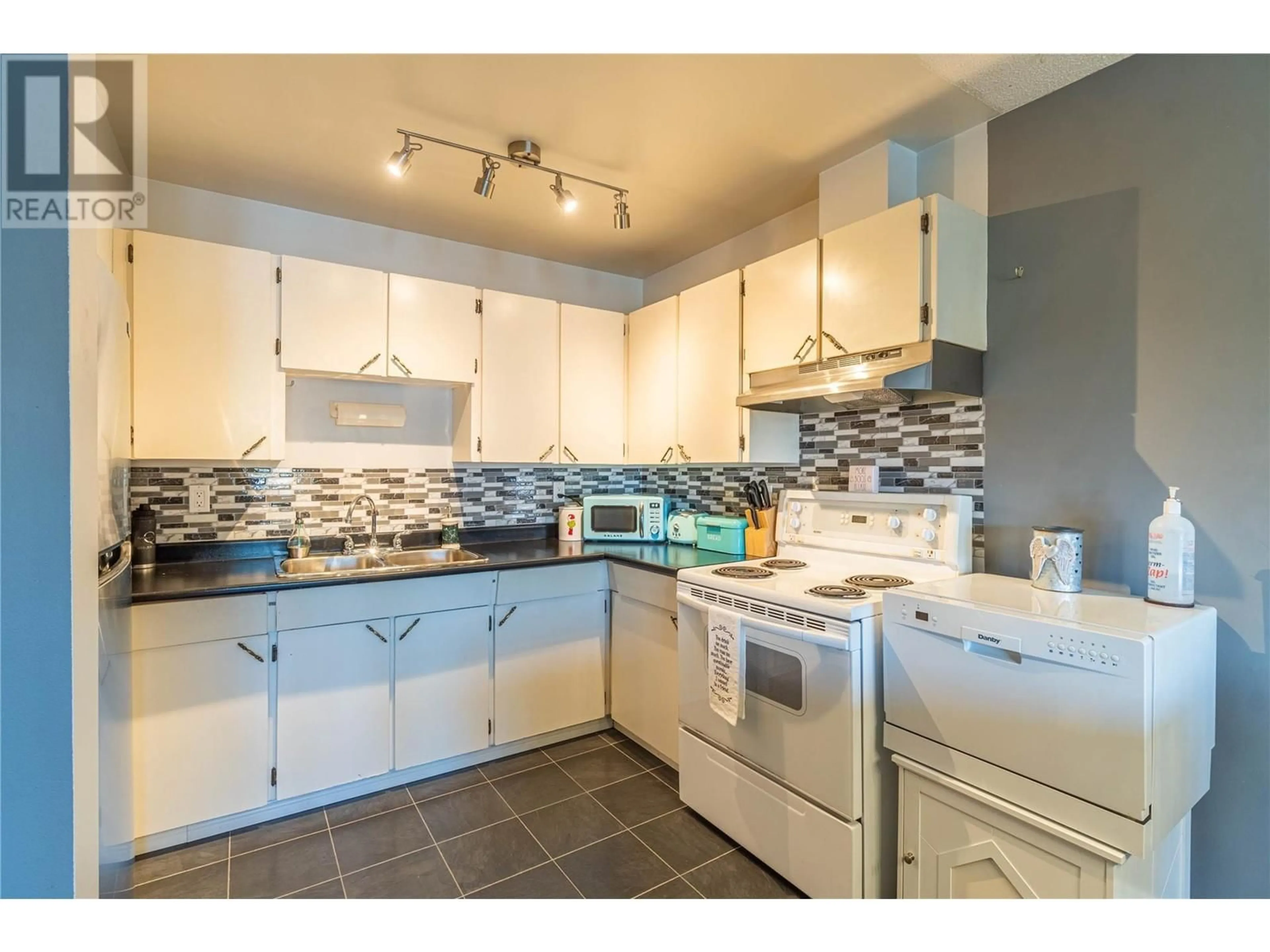 Unknown for 10 - 600 CAMBRIDGE CRESCENT, Kamloops British Columbia V2B5B6