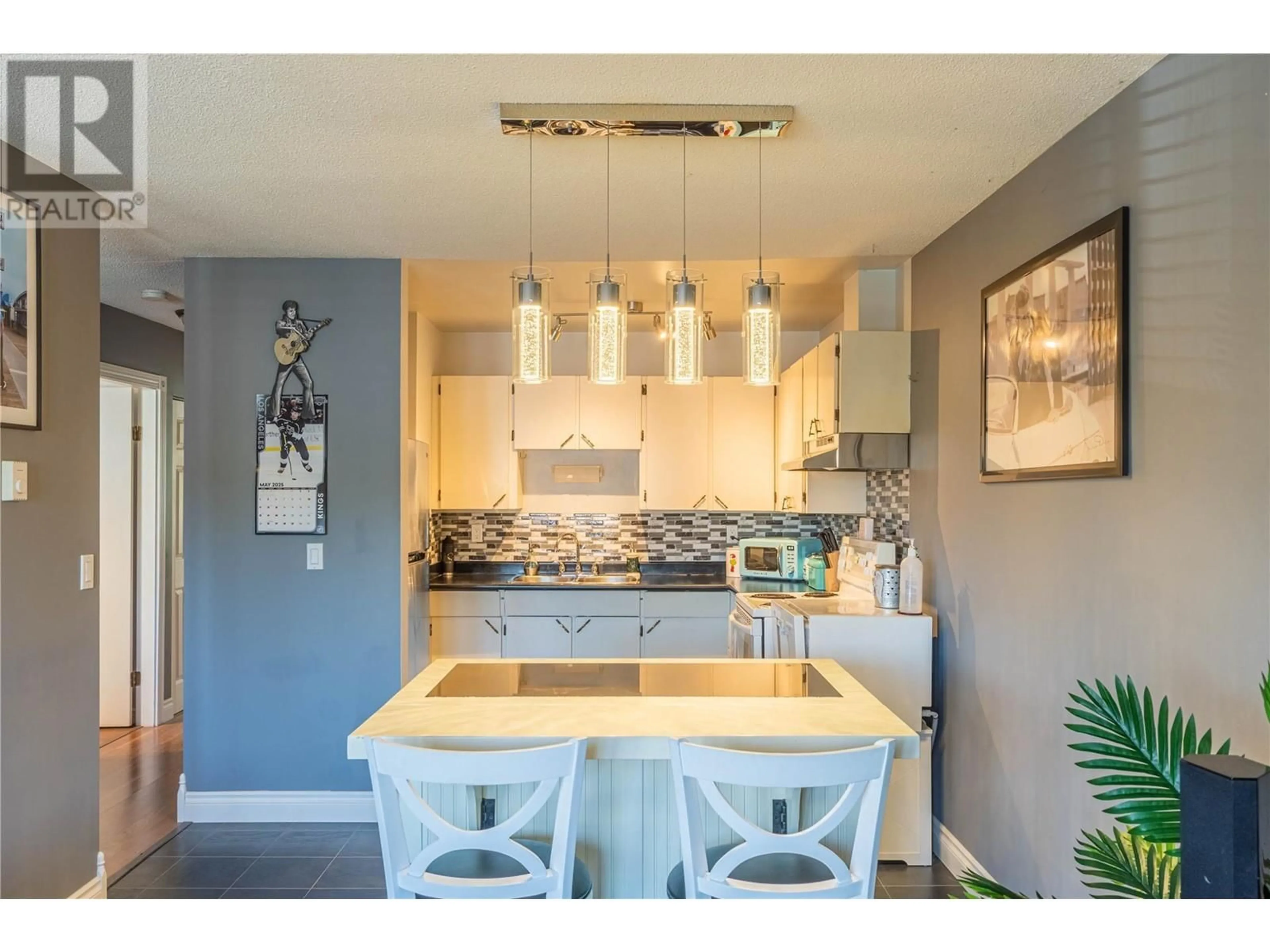Open concept kitchen, unknown for 10 - 600 CAMBRIDGE CRESCENT, Kamloops British Columbia V2B5B6