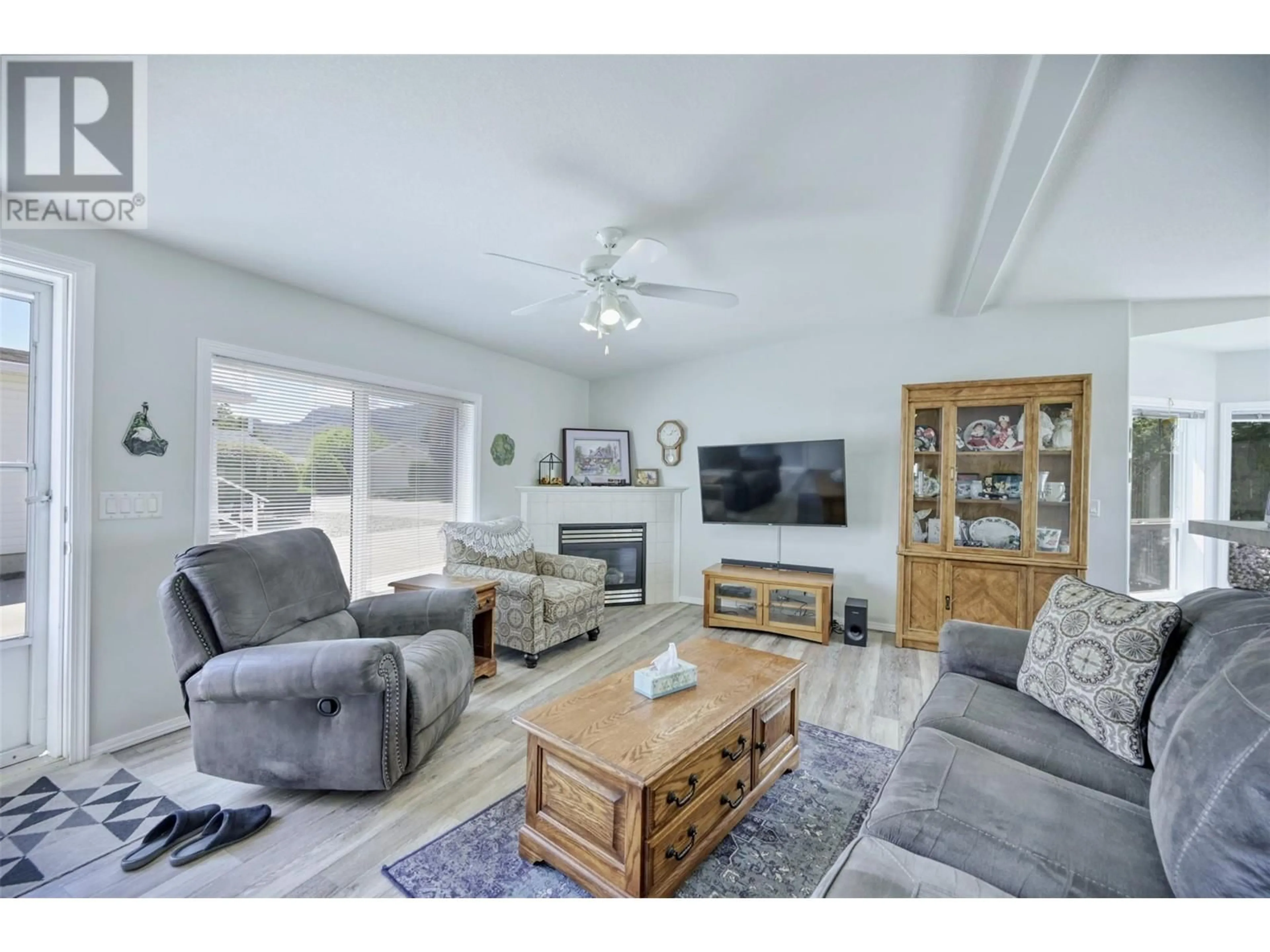 Living room with furniture, unknown for 4 - 30 CACTUS CRESCENT, Osoyoos British Columbia V0H1V1