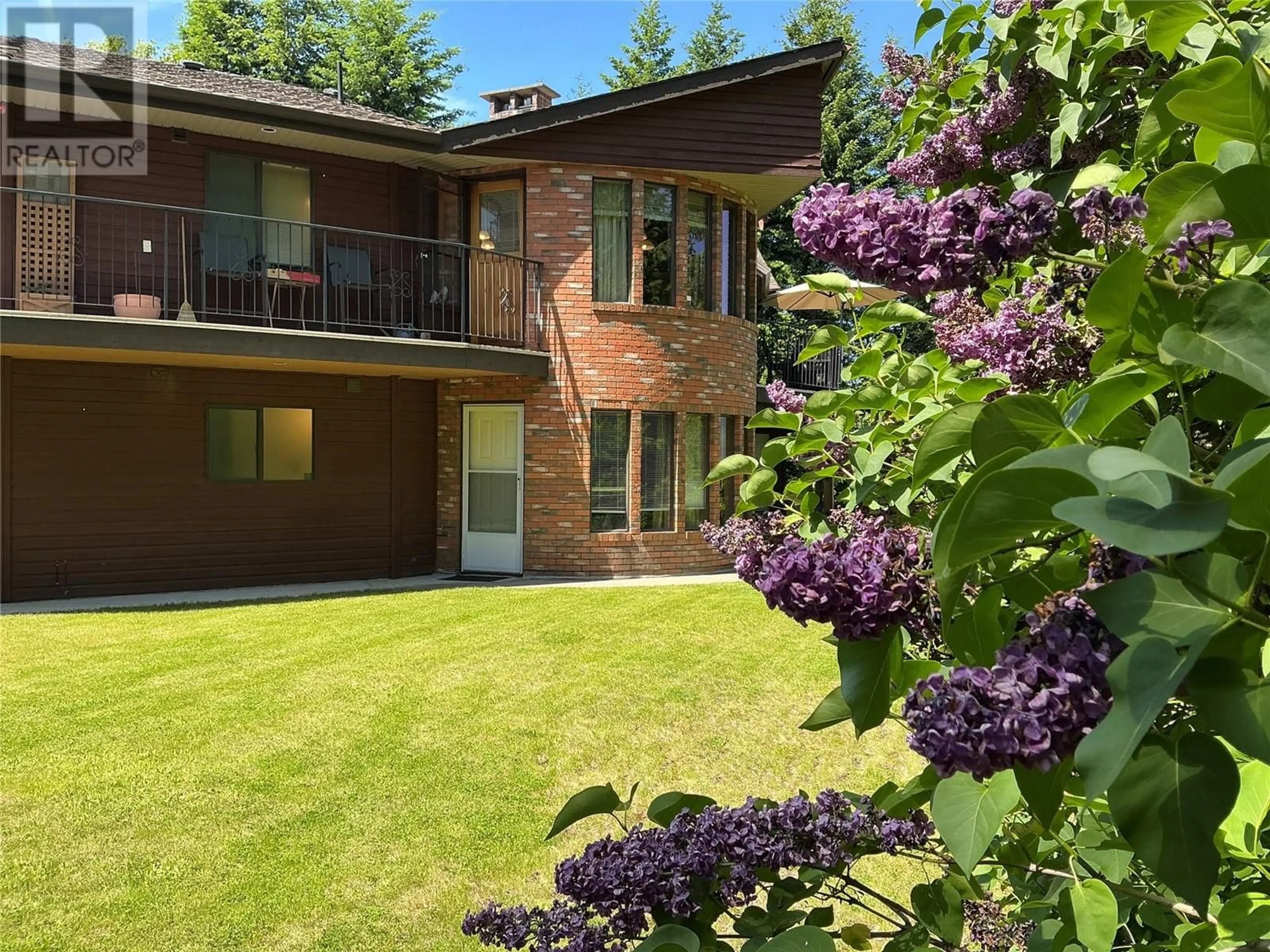 A pic from outside/outdoor area/front of a property/back of a property/a pic from drone, unknown for 2631 GRANDVIEW PLACE, Blind Bay British Columbia V0E1H2
