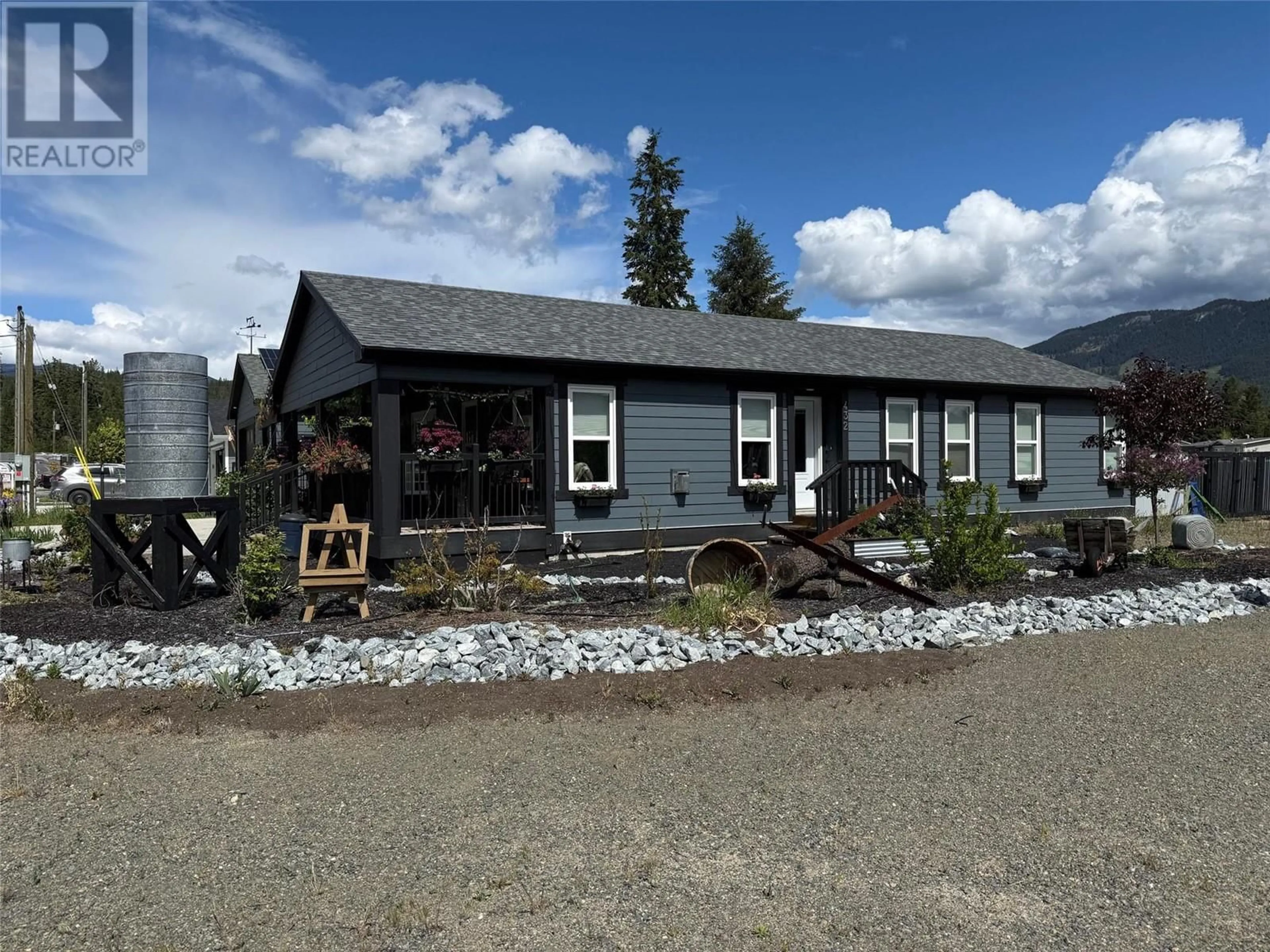 Home with vinyl exterior material, mountain view for 432 SISKA DRIVE, Barriere British Columbia V0E1E0