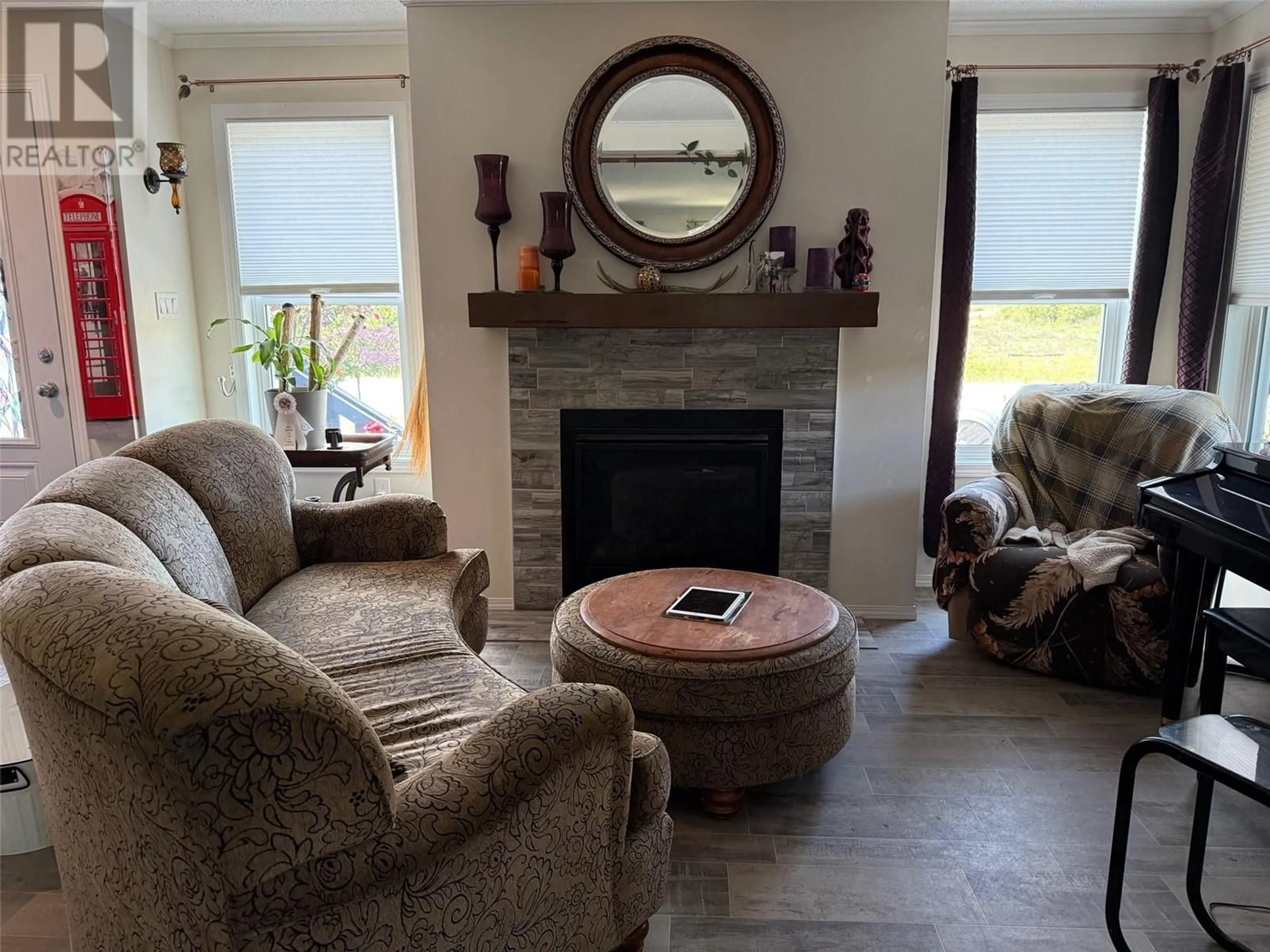 Living room with furniture, unknown for 432 SISKA DRIVE, Barriere British Columbia V0E1E0