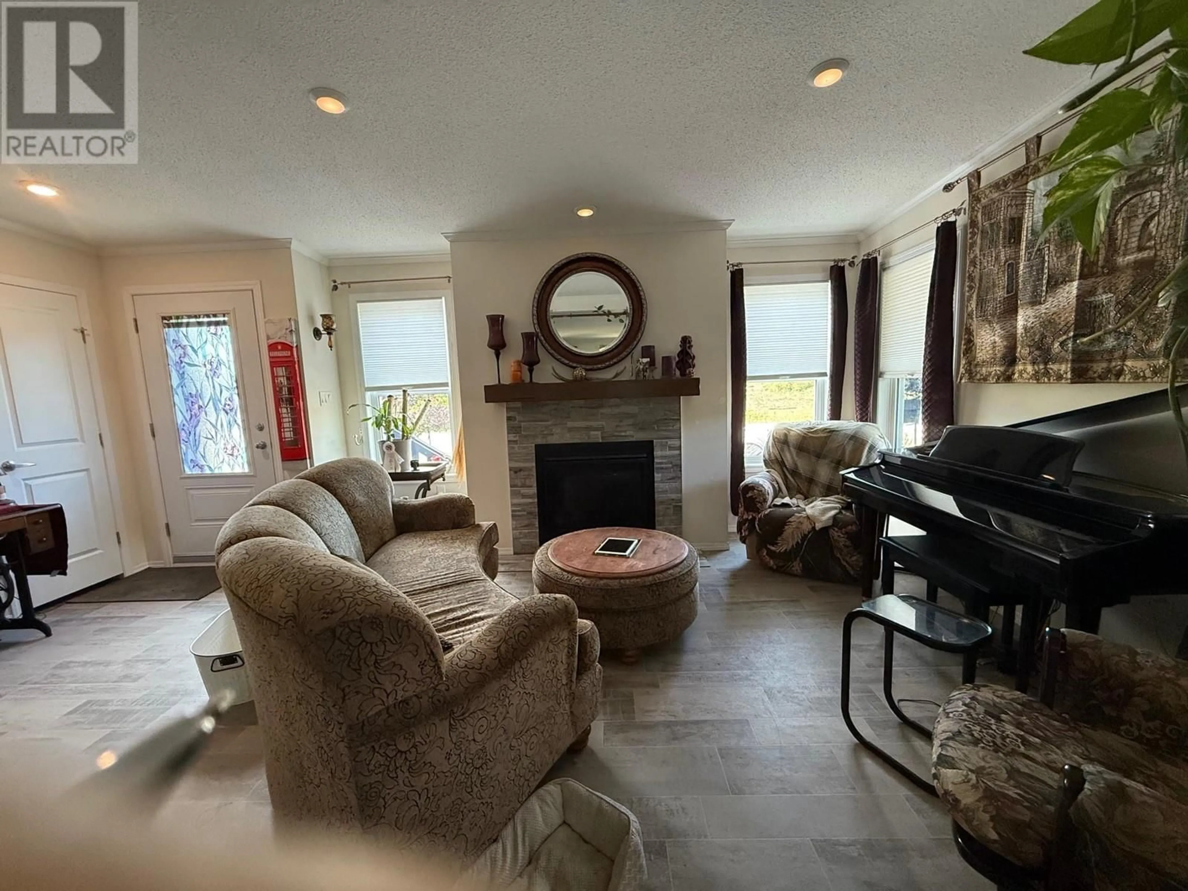 Living room with furniture, ceramic/tile floor for 432 SISKA DRIVE, Barriere British Columbia V0E1E0