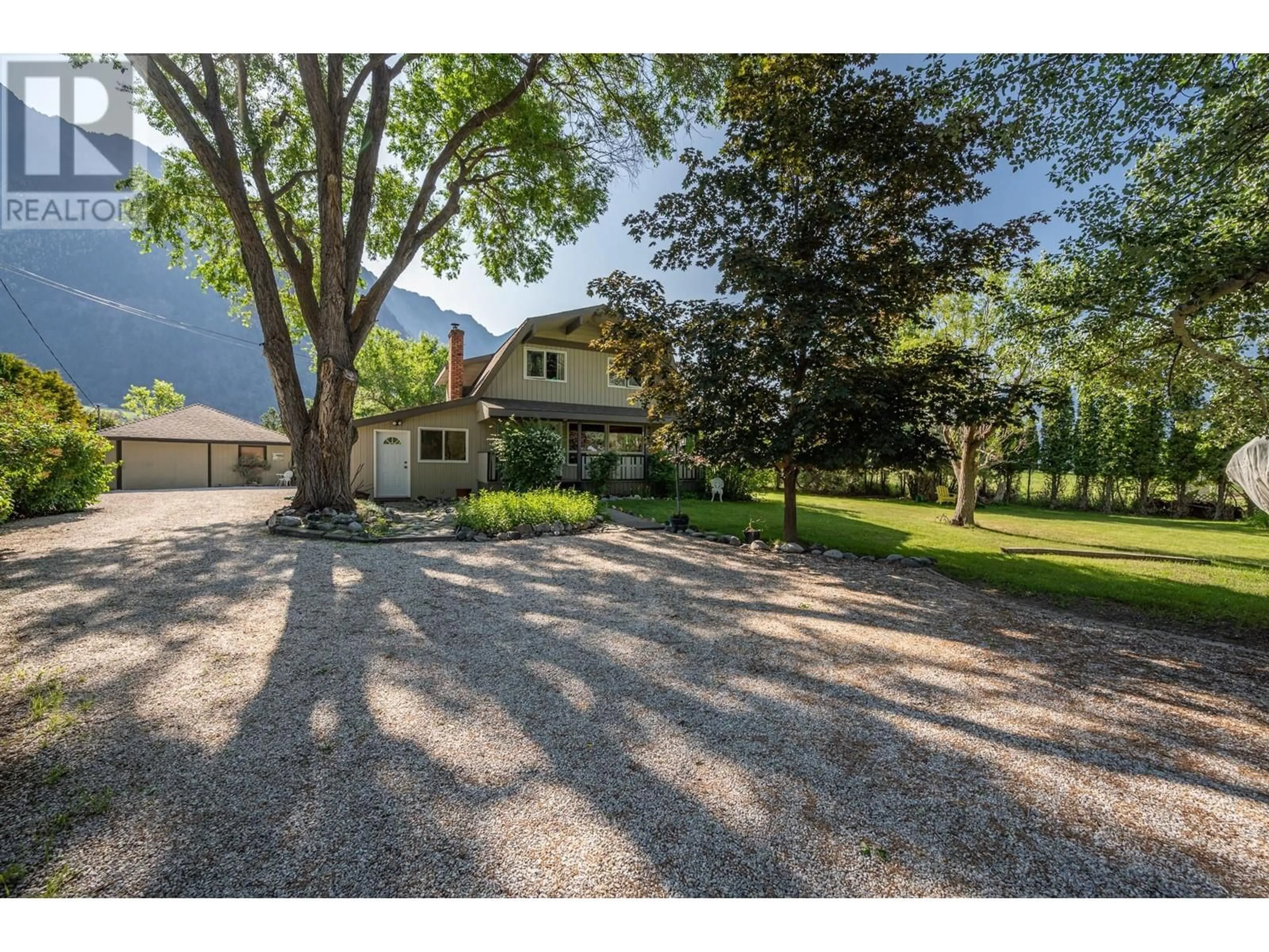 A pic from outside/outdoor area/front of a property/back of a property/a pic from drone, mountain view for 371 HOLLYWOOD CRESCENT, Lillooet British Columbia V0K1P0